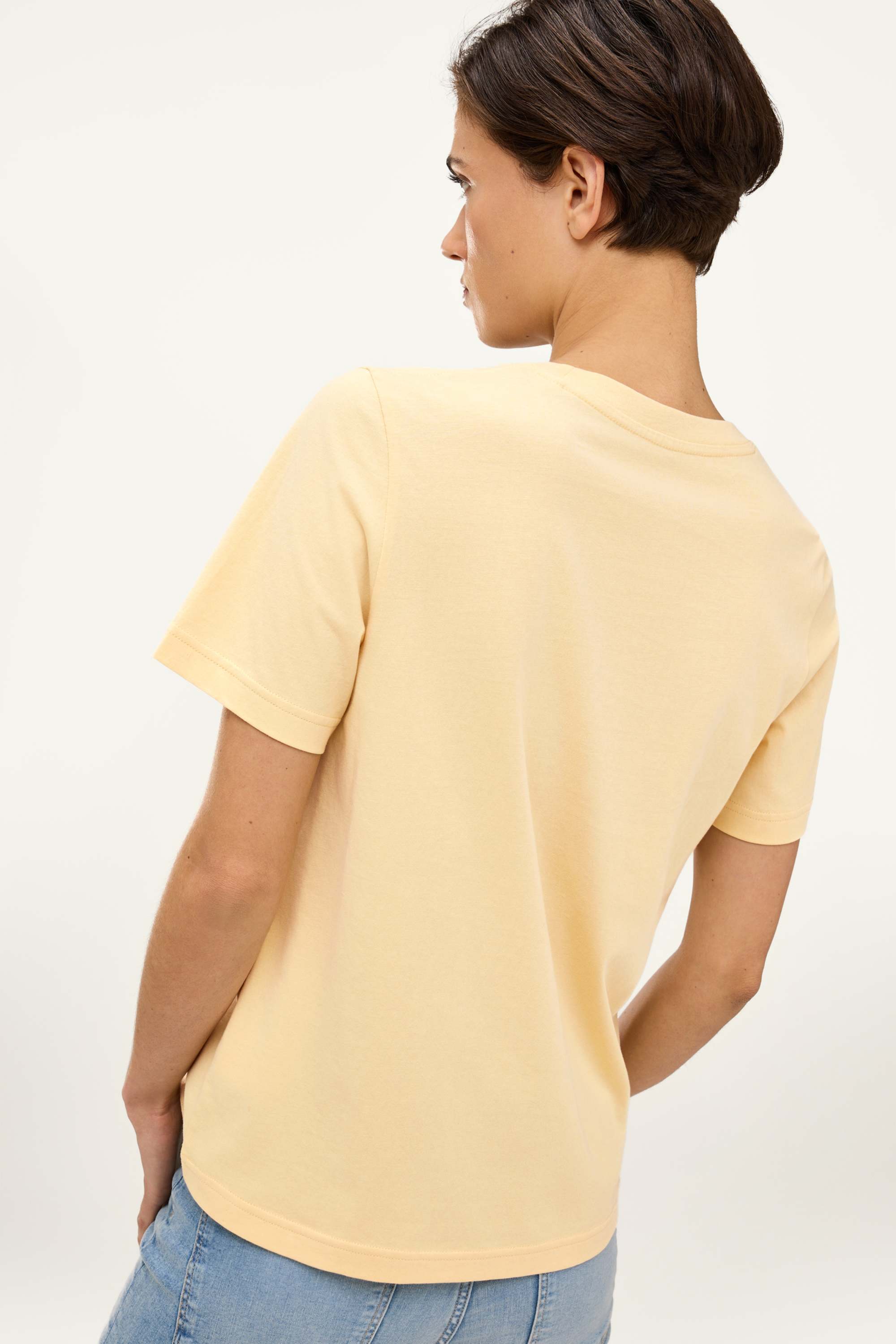 T-shirt - regular fit light yellow