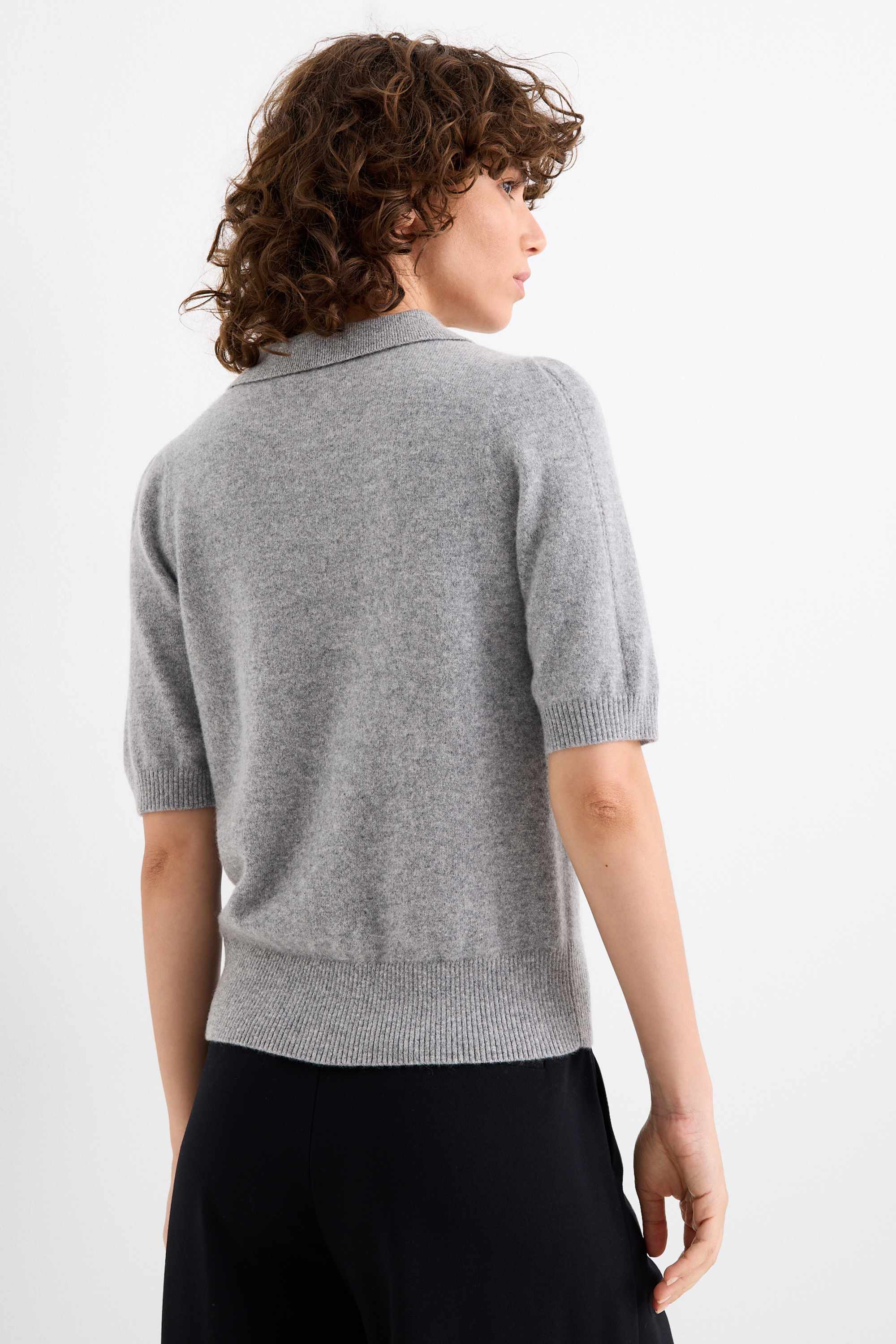 Knitted cashmere jumper - short sleeve gray