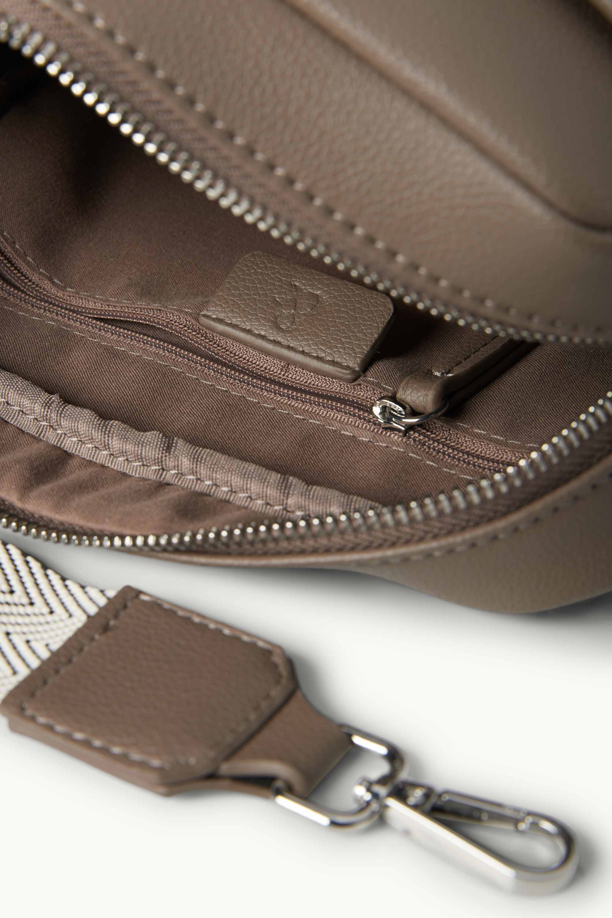 Crossbody bag with detachable bag strap - faux leather taupe