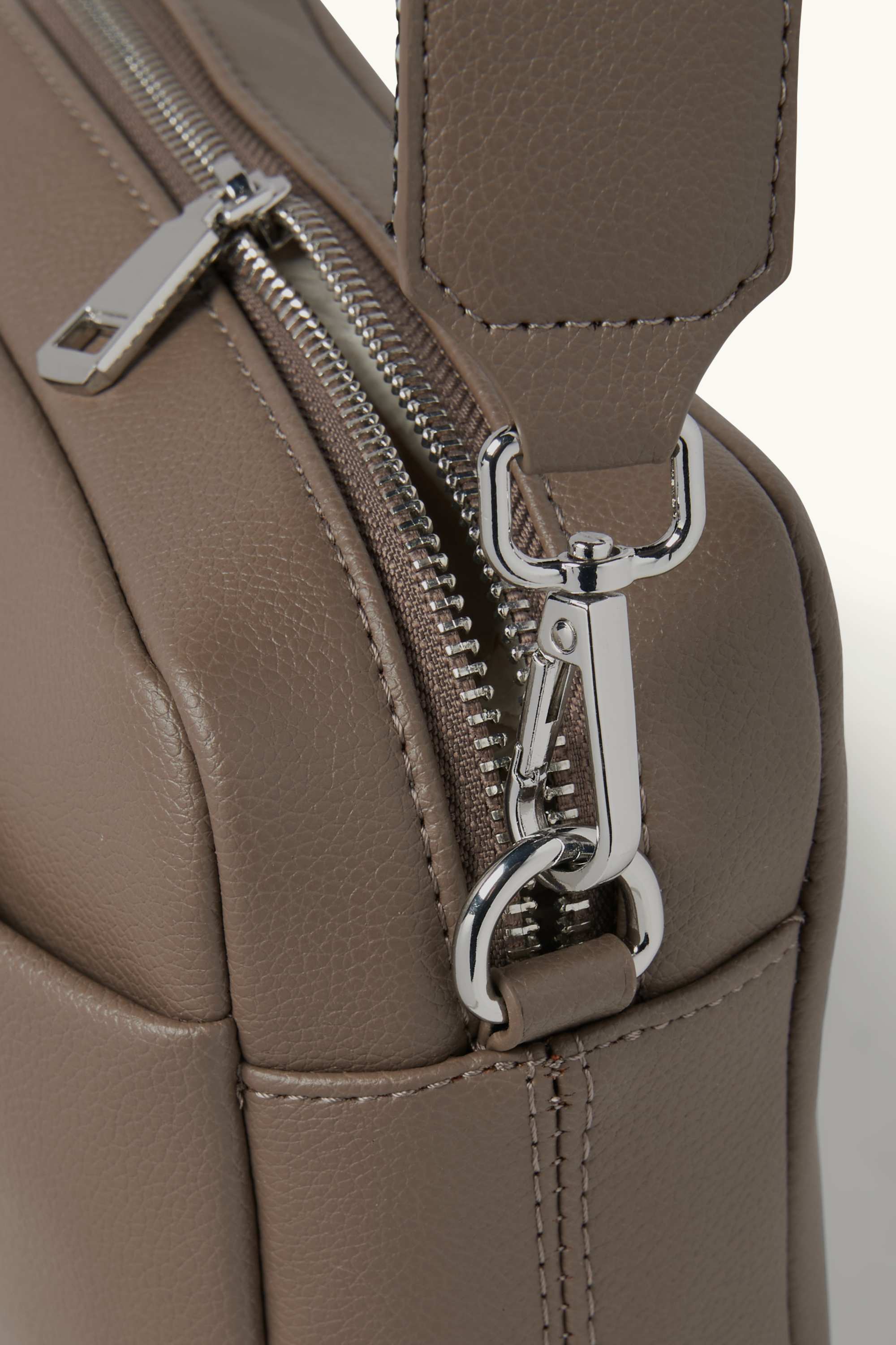 Crossbody bag with detachable bag strap - faux leather taupe