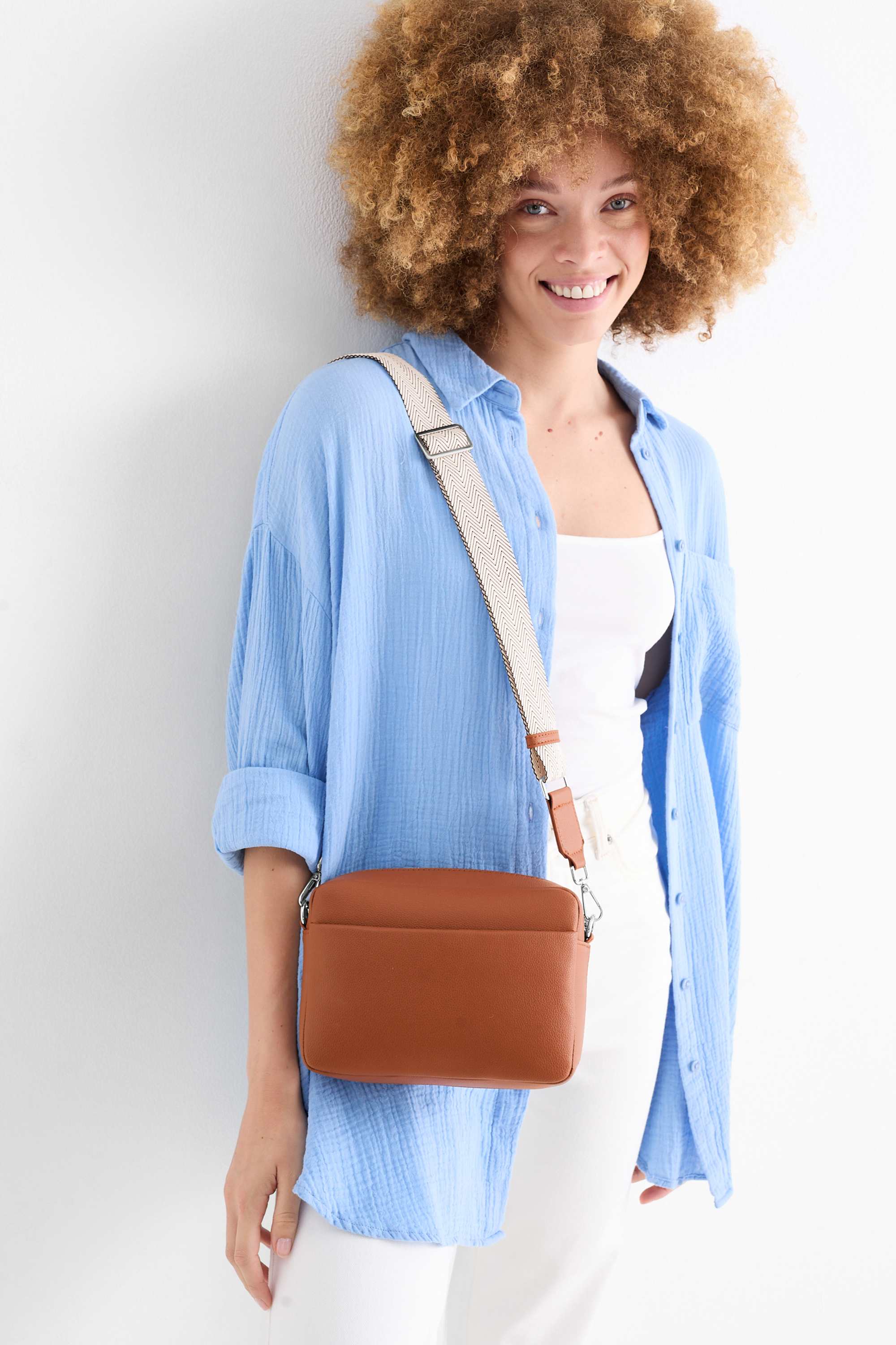 Crossbody bag with detachable bag strap - faux leather brown