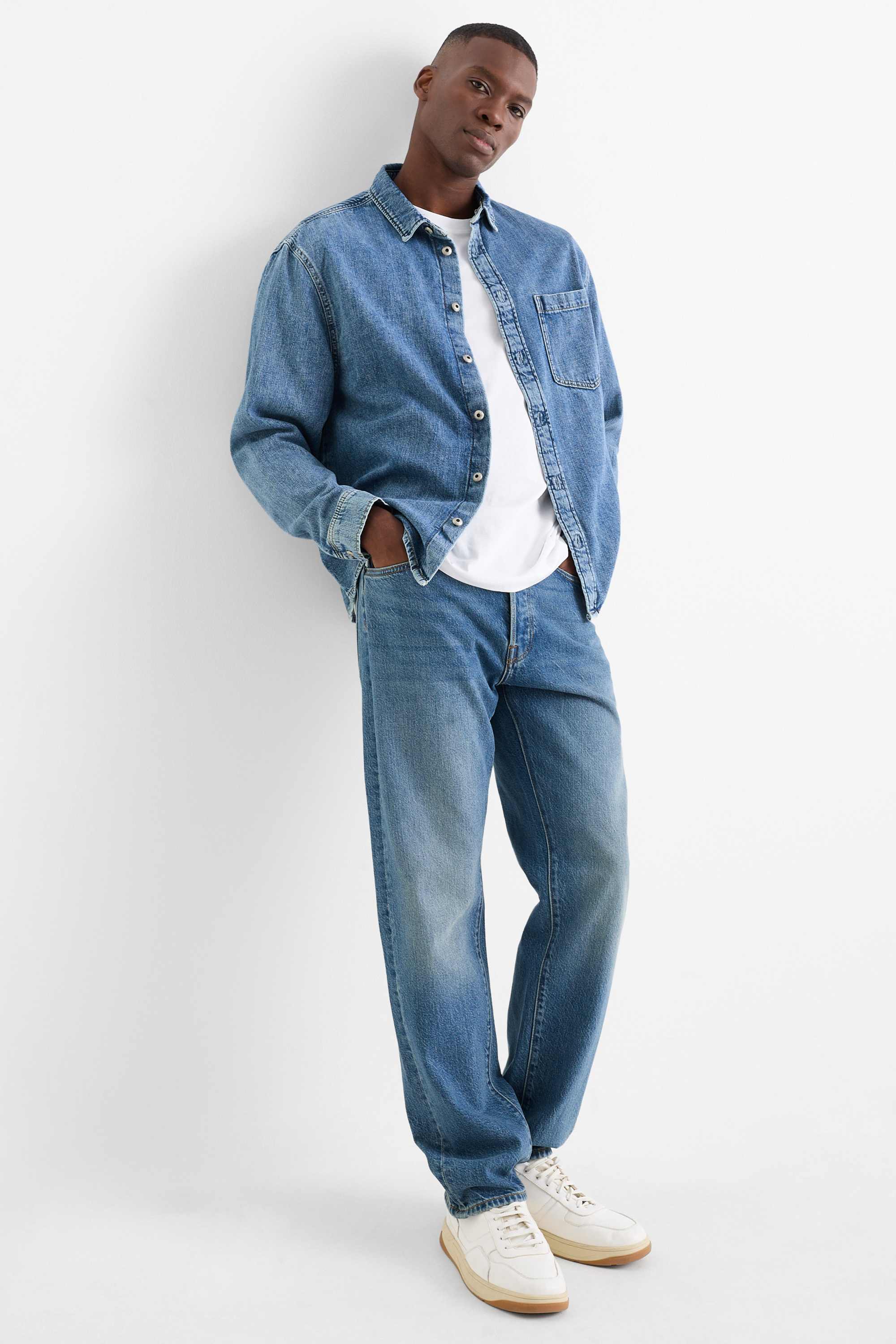 Regular jeans with button fly blue denim
