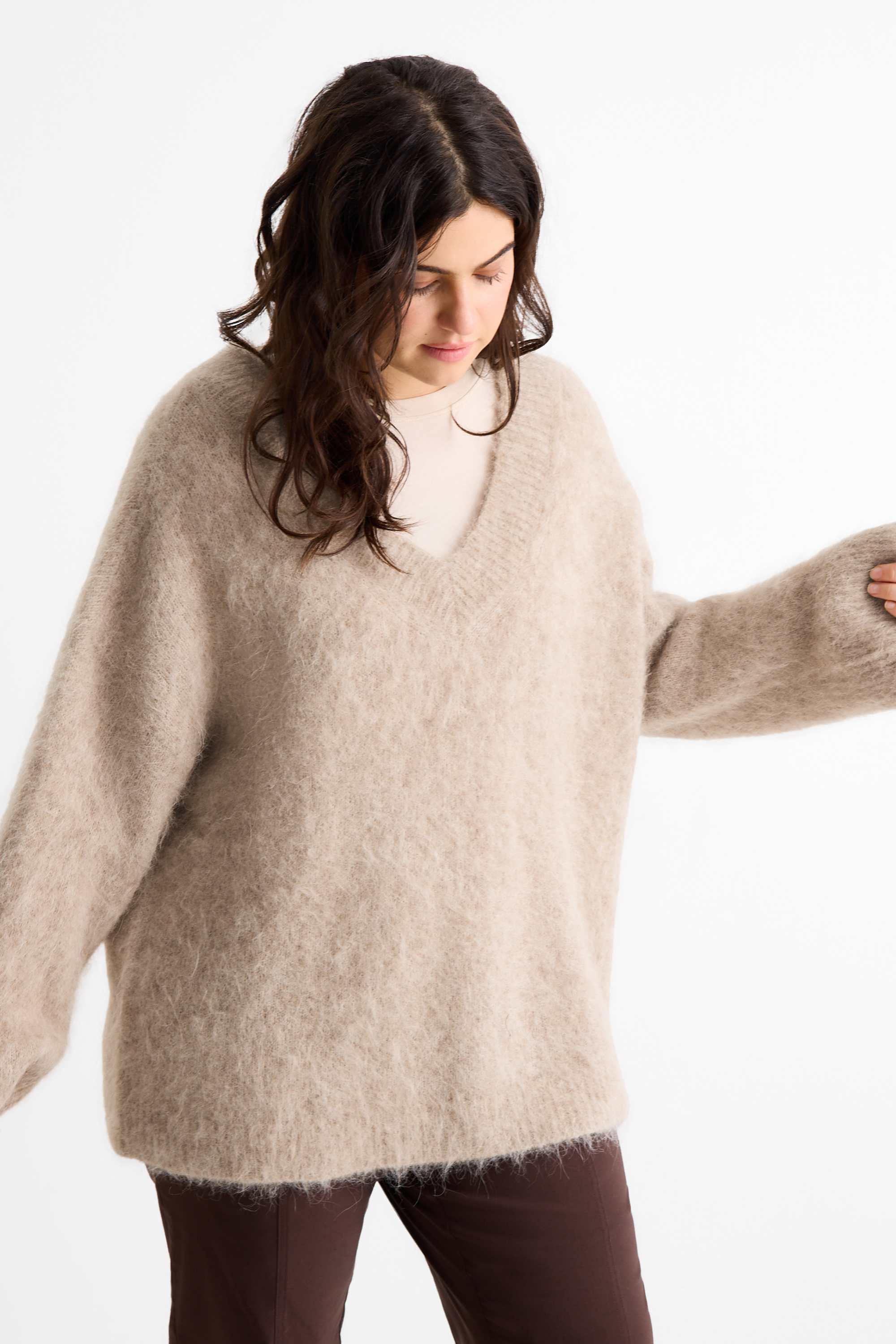V-neck jumper - alpaca blend beige