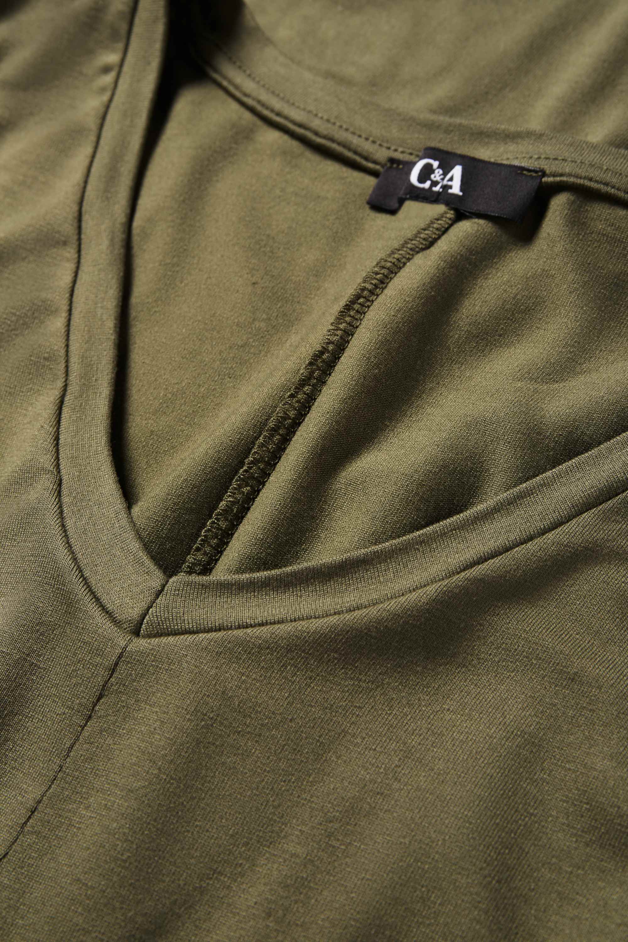 V-neck T-shirt khaki