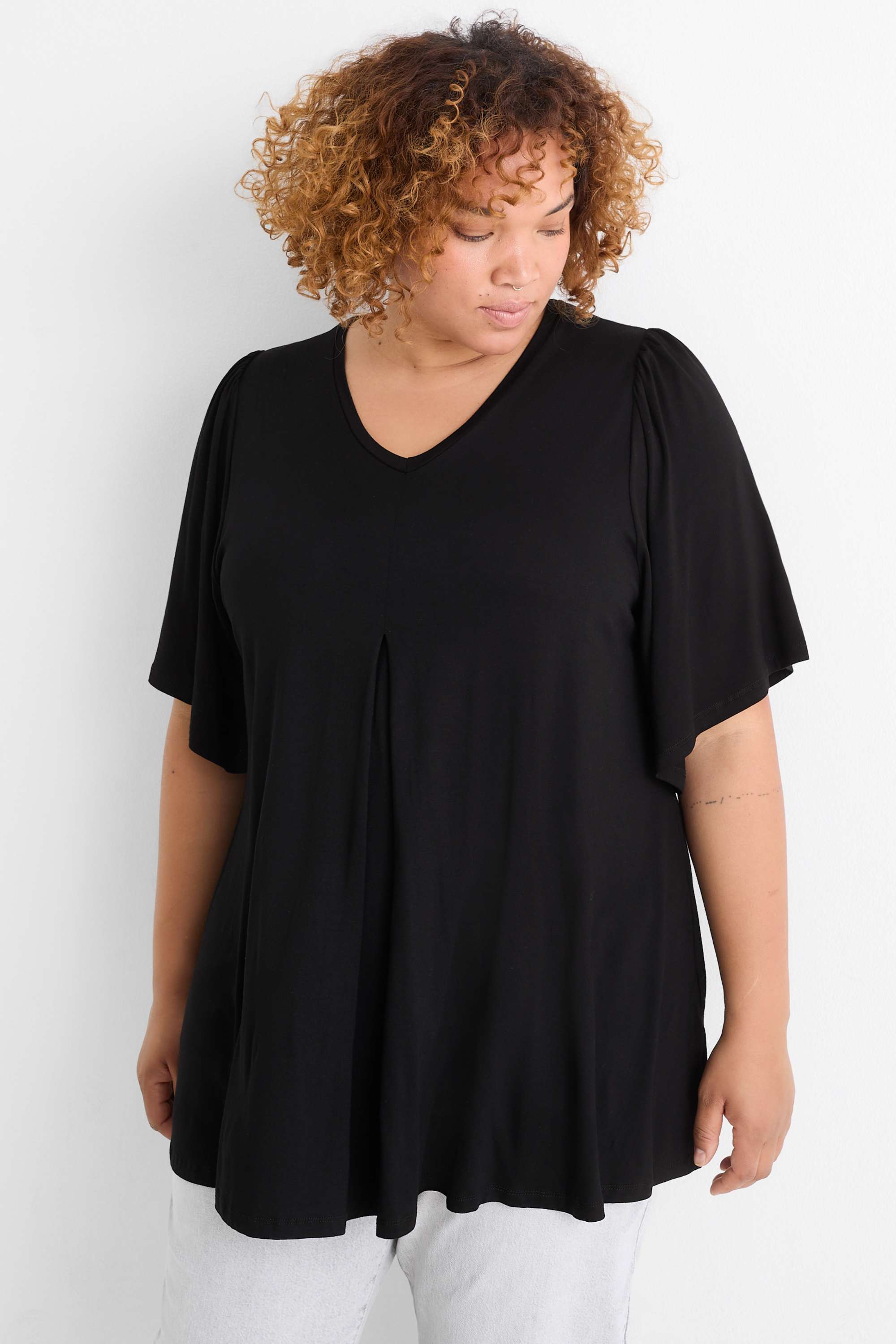V-neck T-shirt black (5)