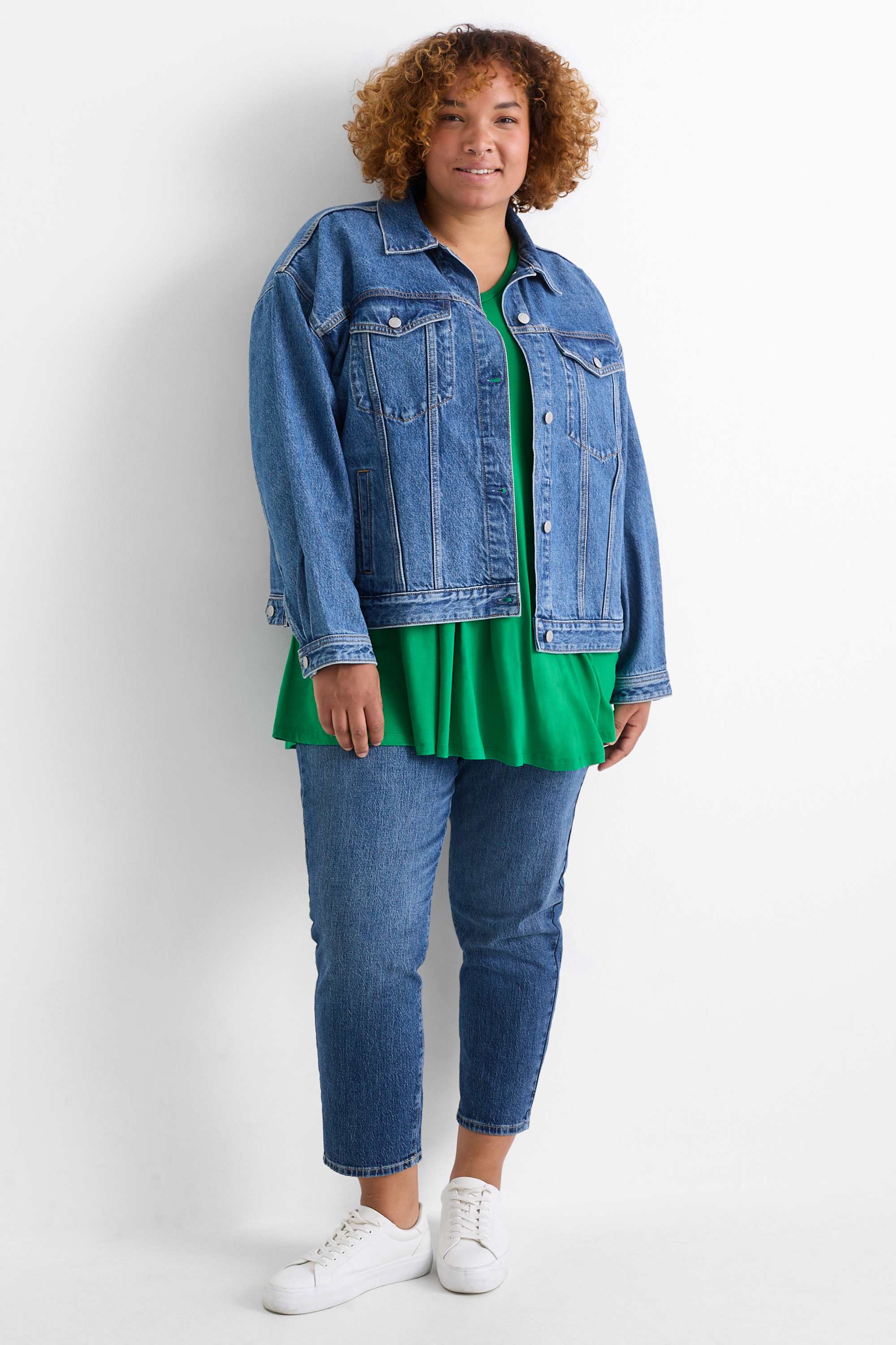 V-neck T-shirt green