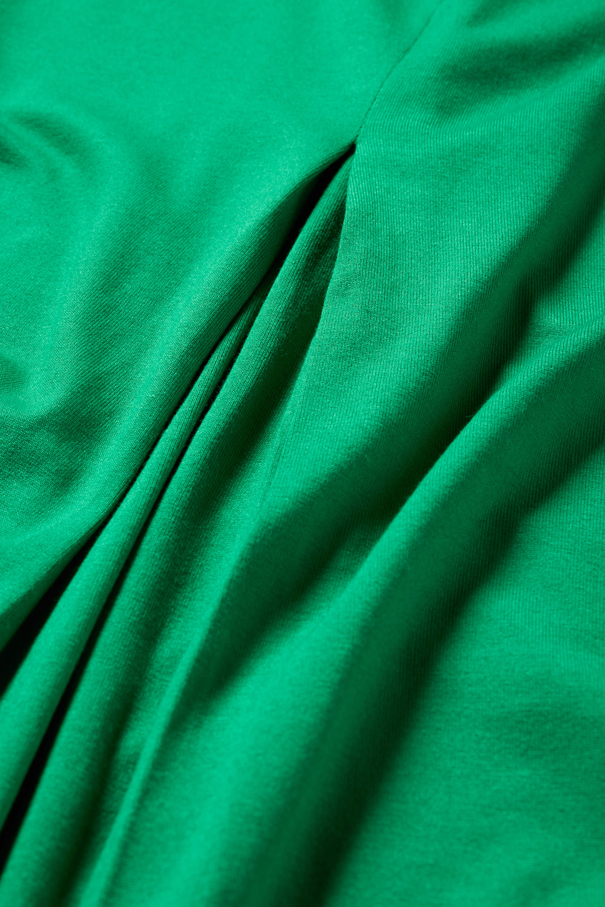 V-neck T-shirt green