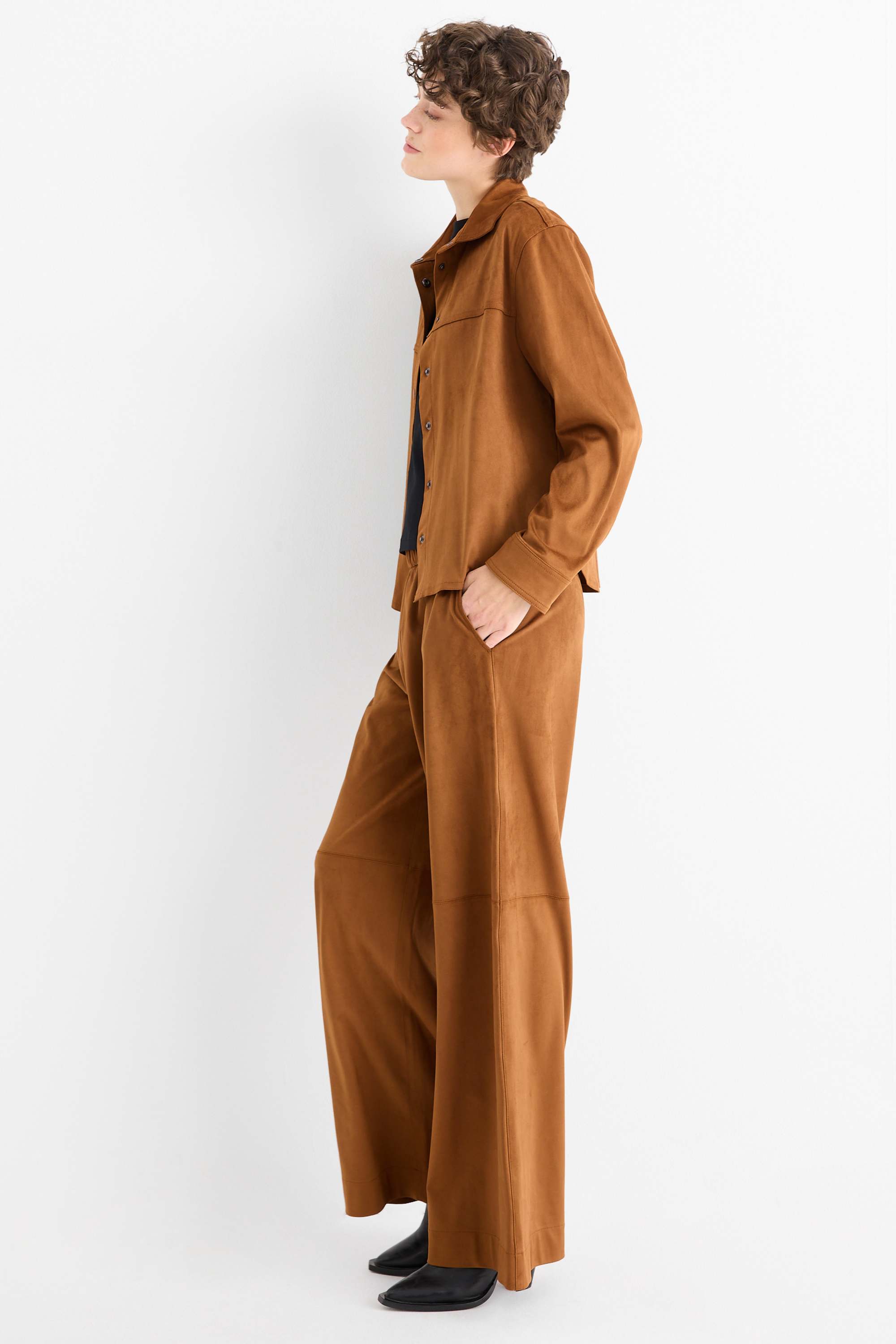 Trousers - mid-rise waist - straight fit - faux suede brown