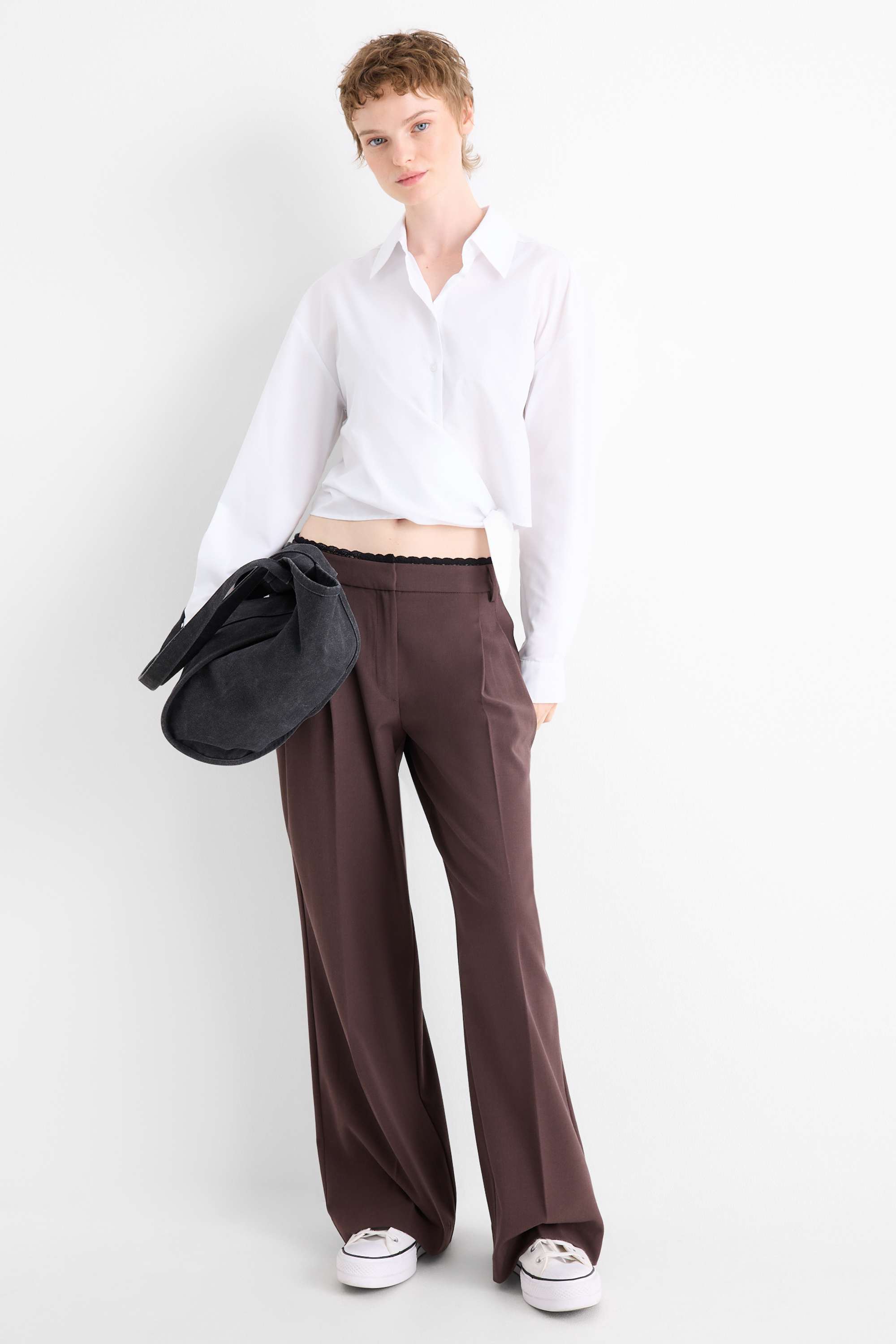 Cropped blouse with knot detail white