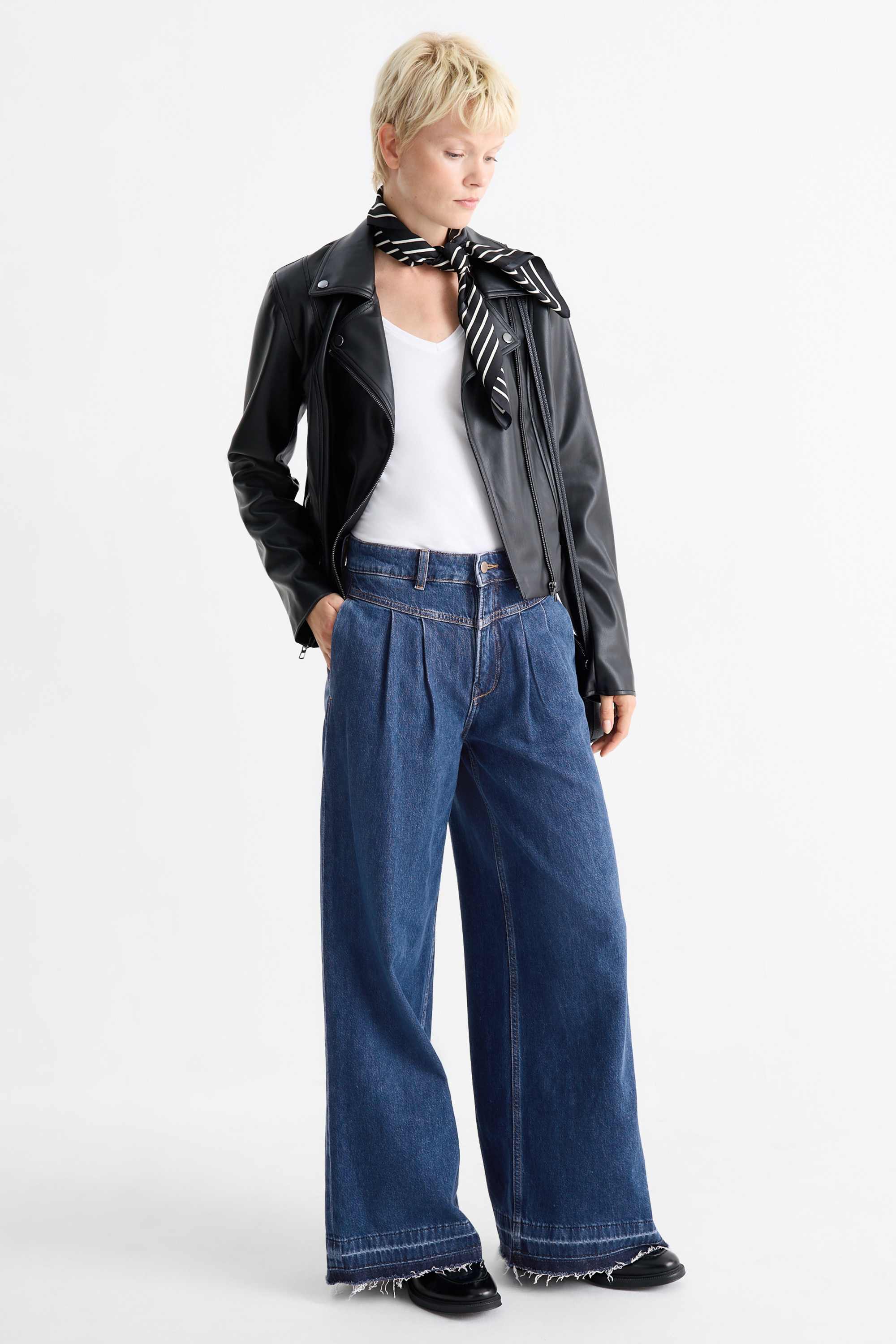 Wide leg jeans - mid-rise waist blue denim