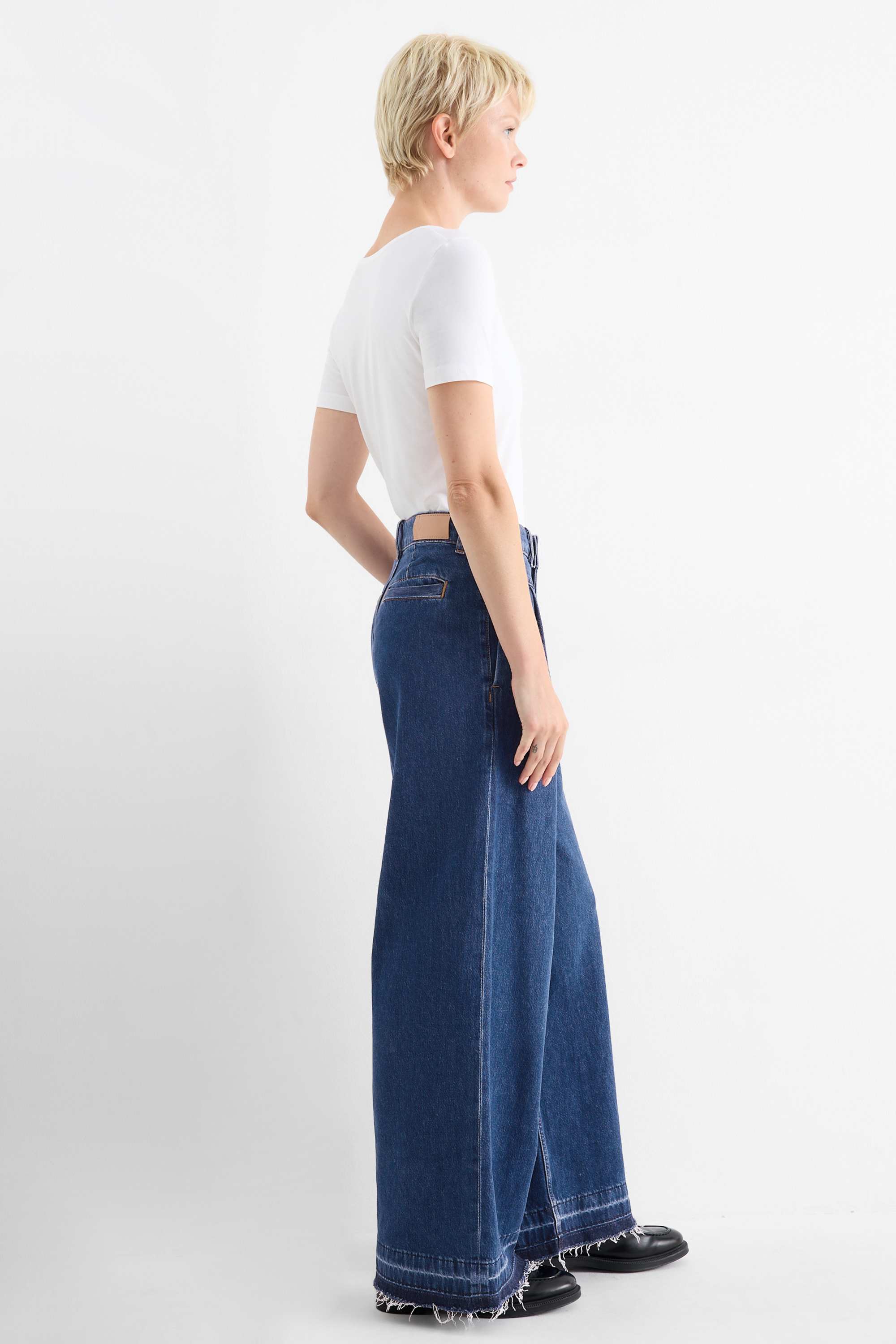 Wide leg jeans - mid-rise waist blue denim