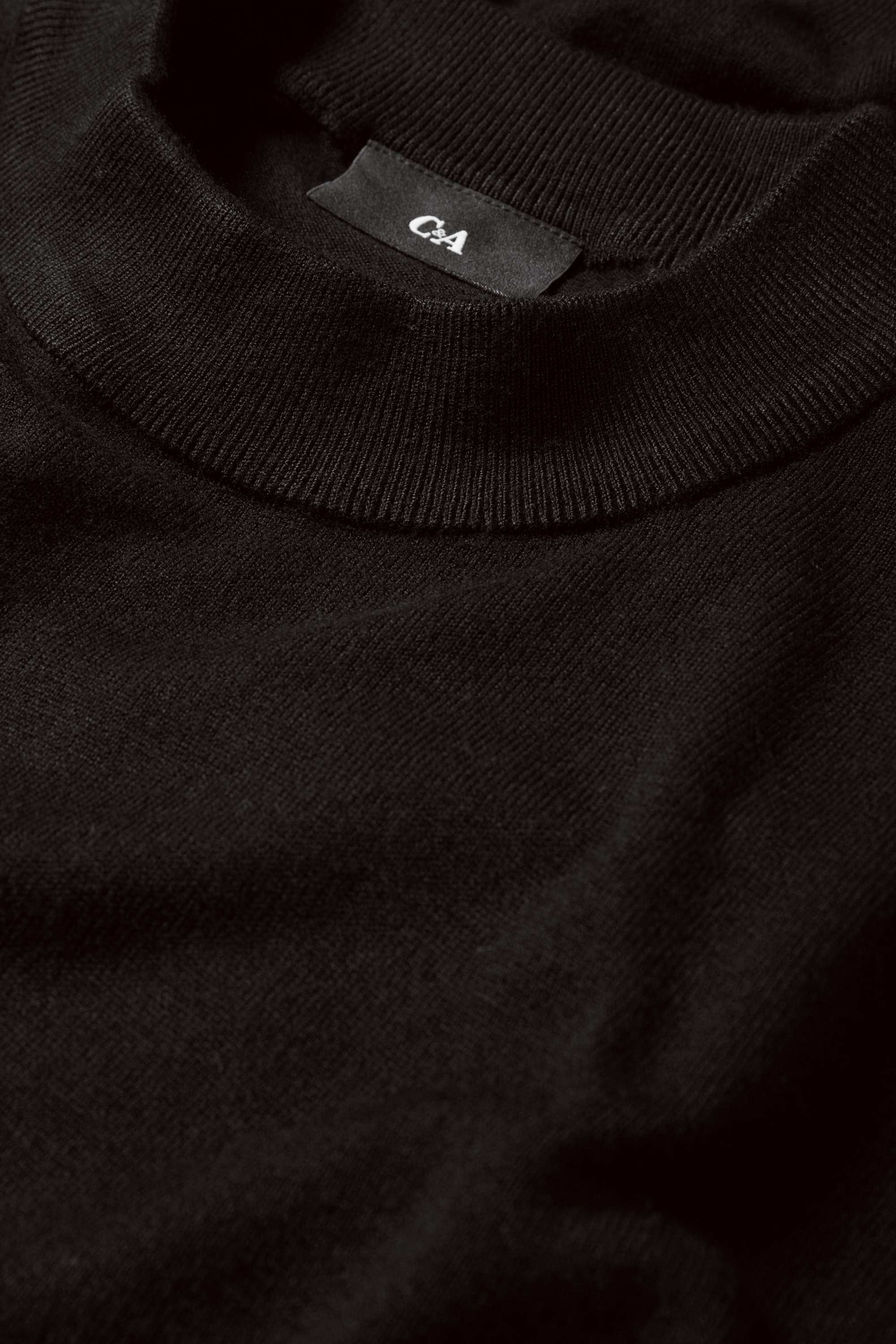 Fine knit jumper black
