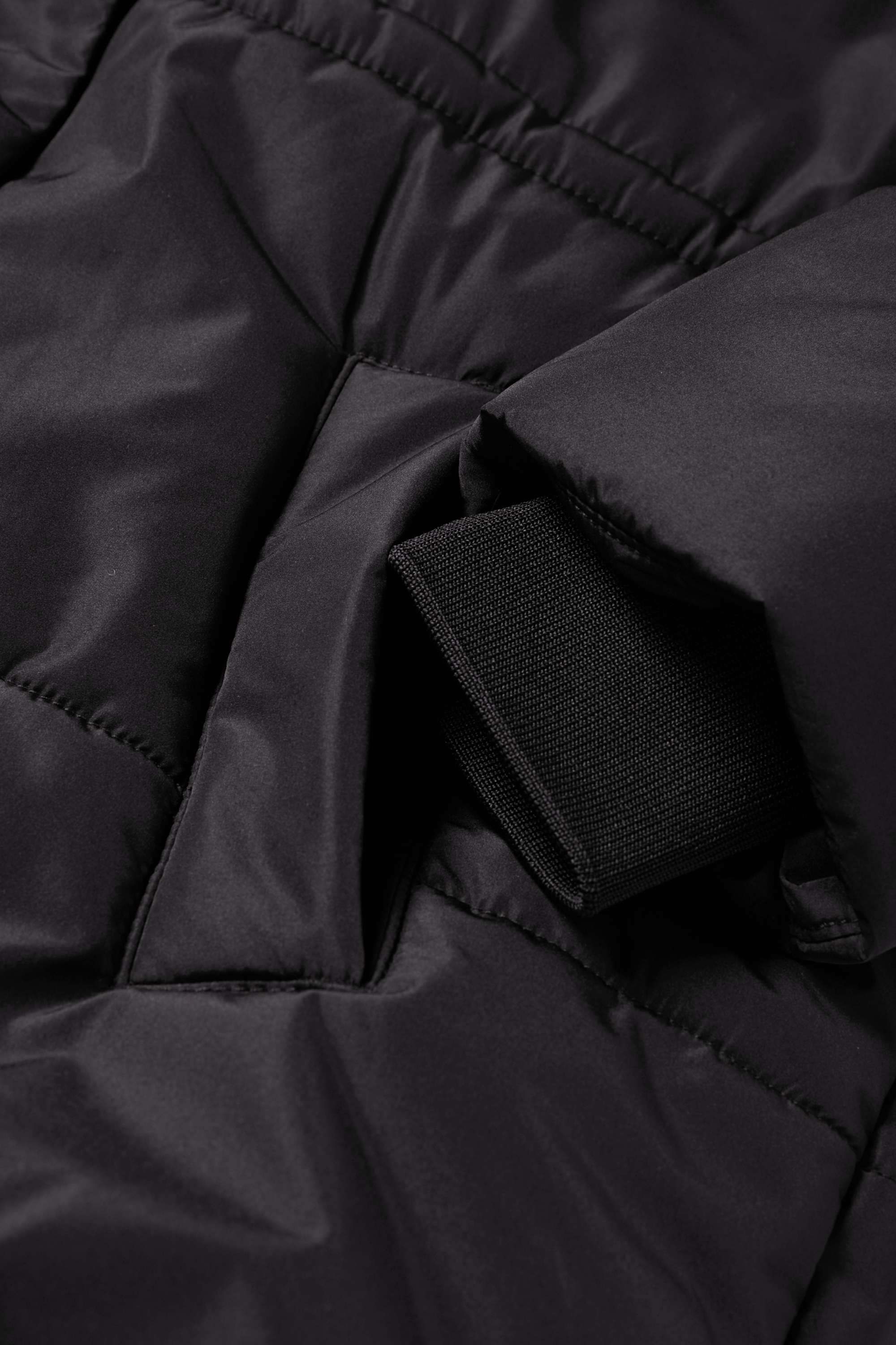 Quilted jacket with hood black