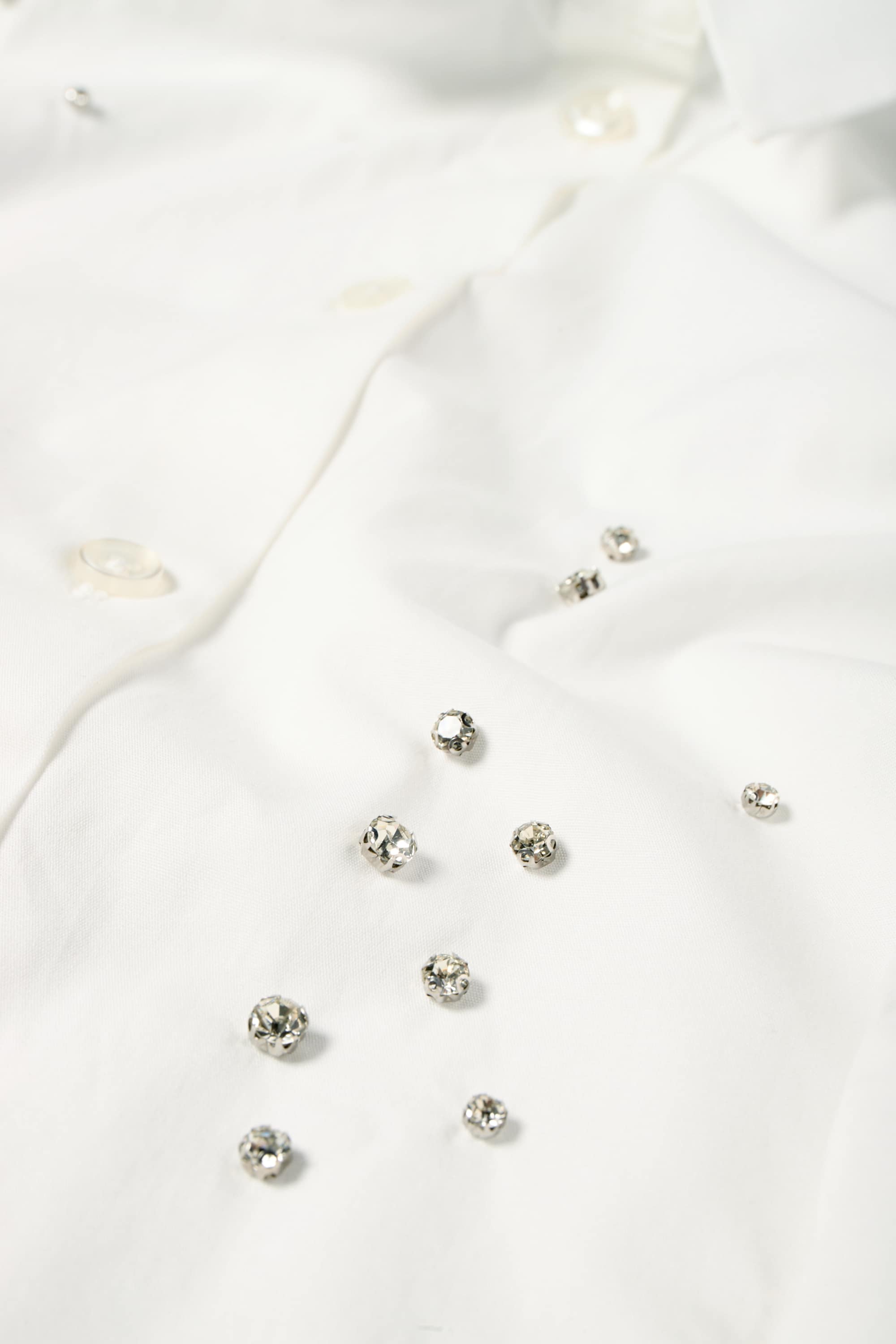 Blouse with rhinestones white