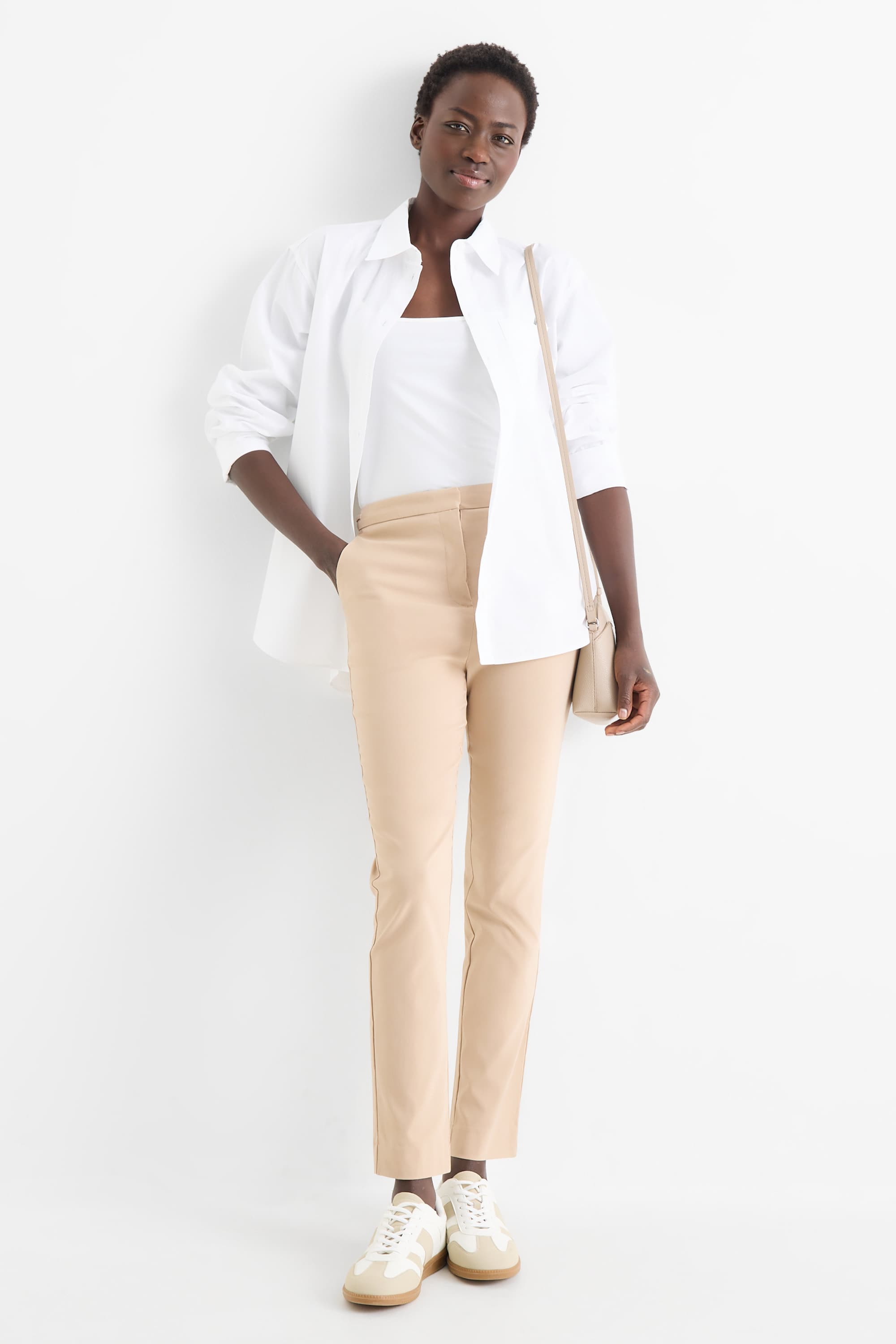 Cloth trousers - mid-rise waist - tapered fit beige