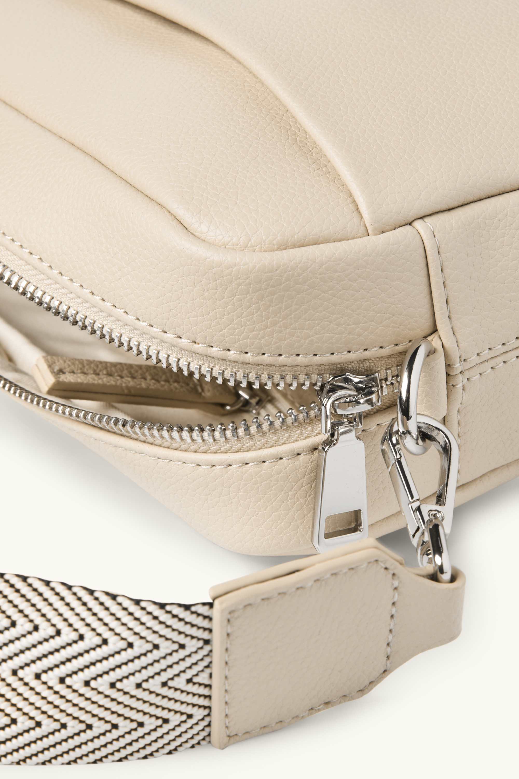 Crossbody bag with detachable bag strap - faux leather light beige