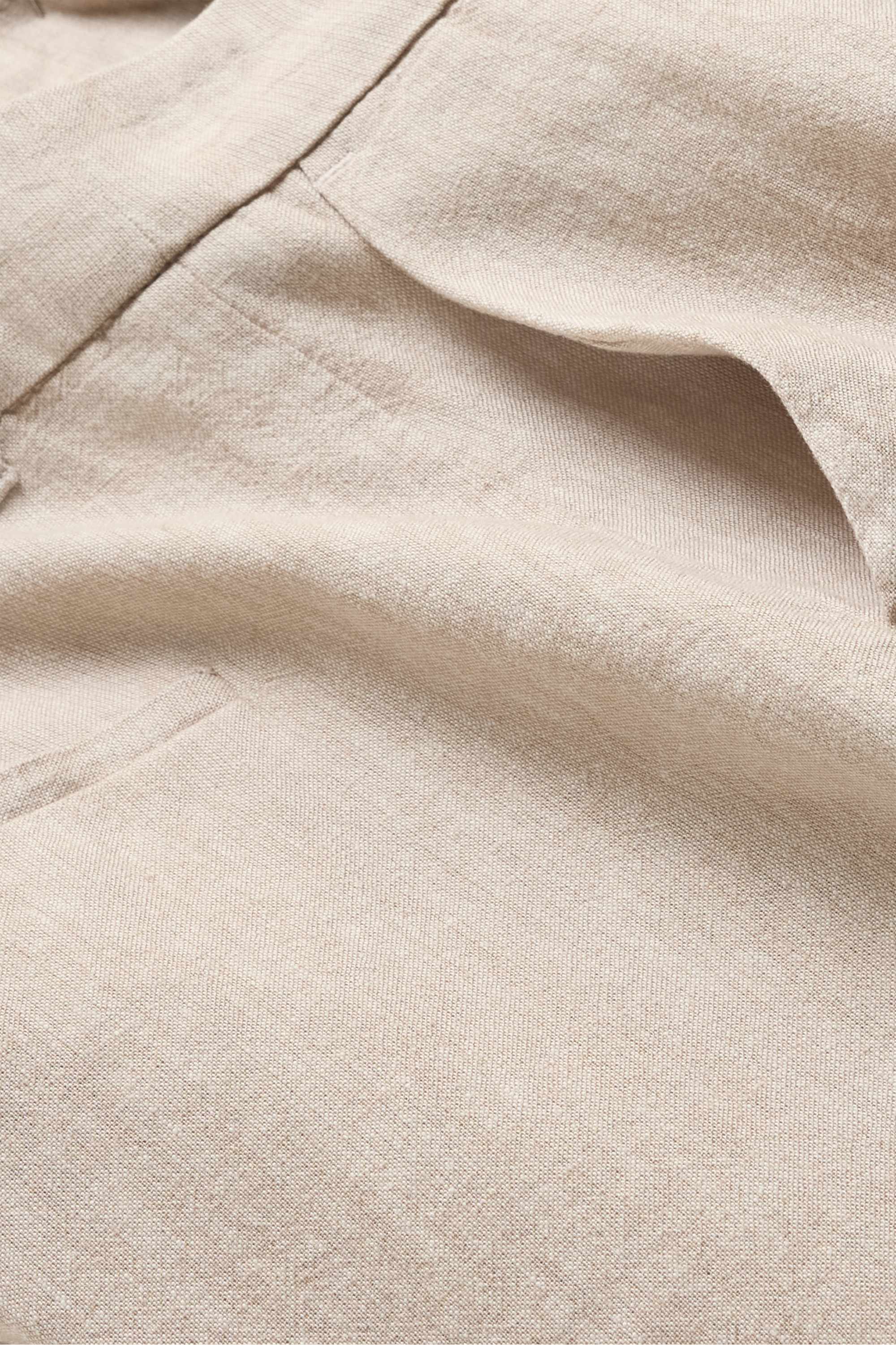 Shorts - mid-rise waist - linen blend beige