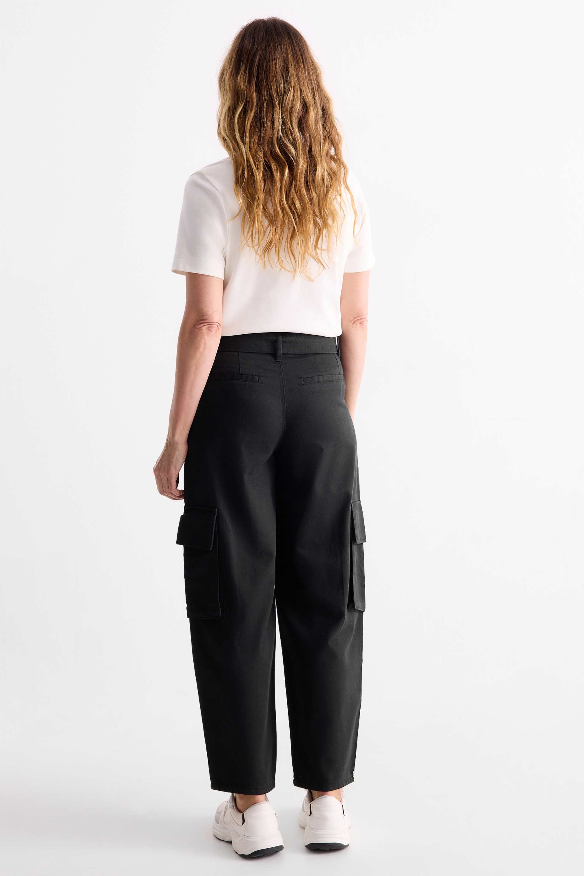 Cargo trousers with belt - high-rise waist - tapered fit black