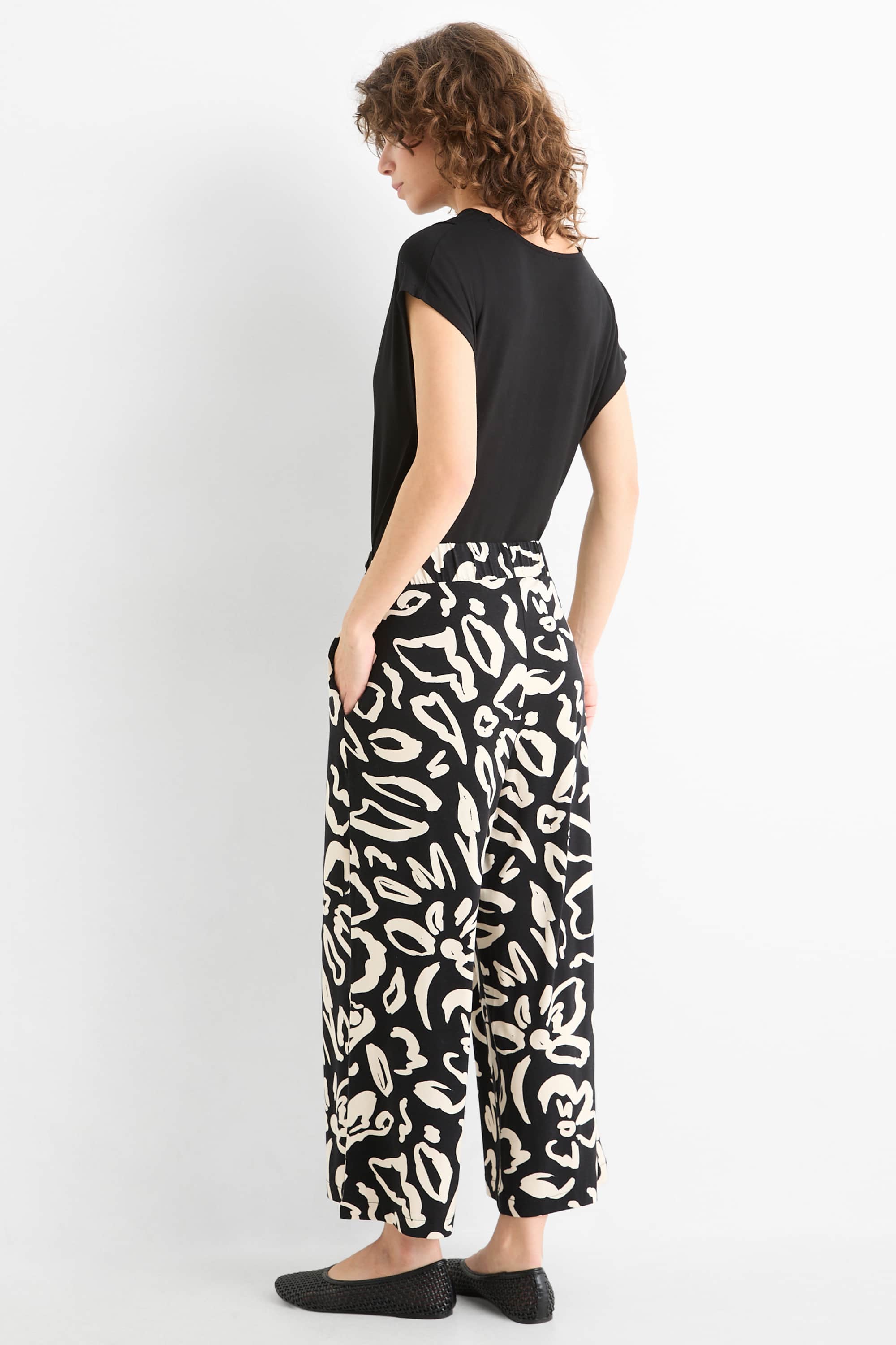 Jersey trousers - mid-rise waist - straight fit - floral black / beige