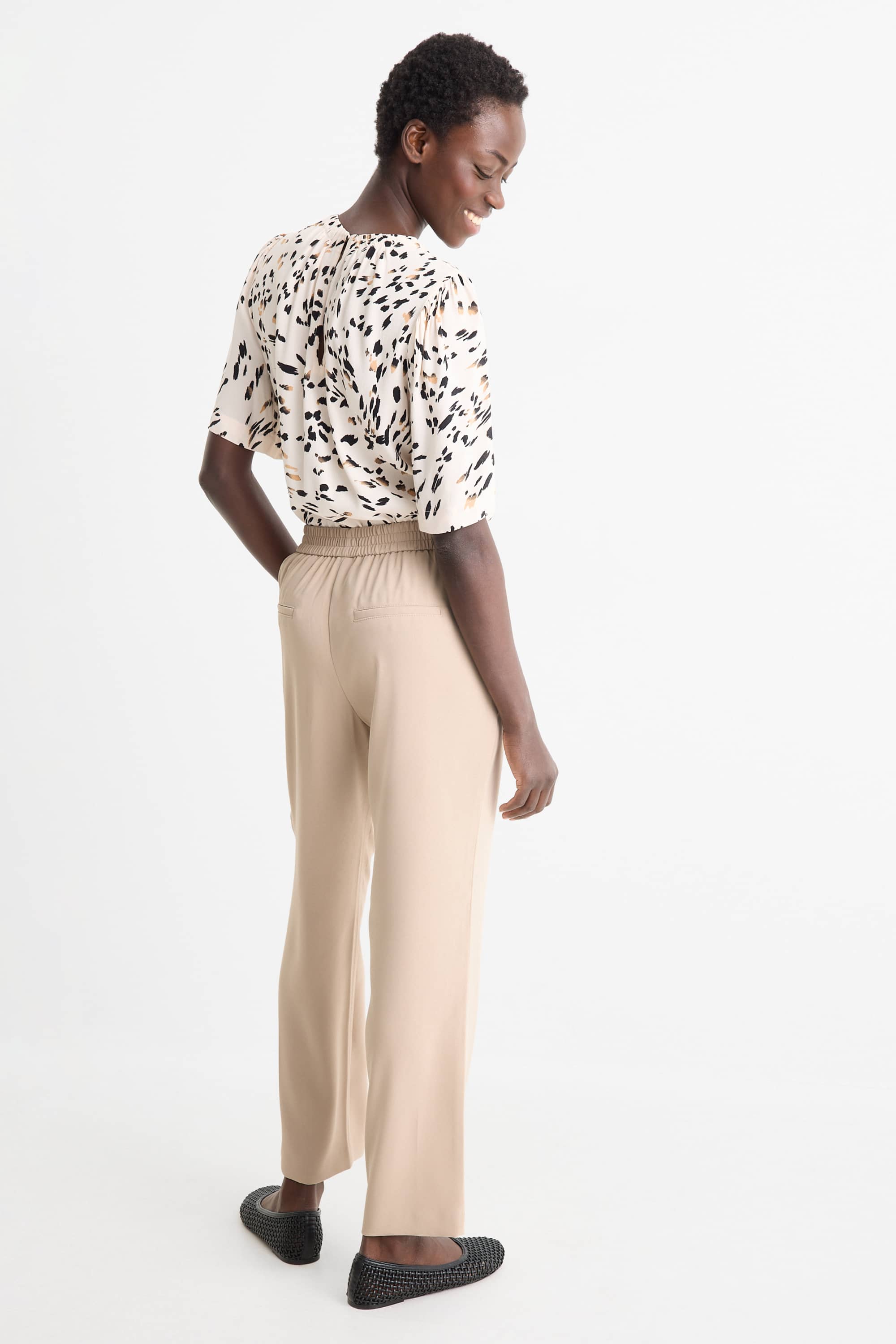 Cloth trousers - mid-rise waist - tapered fit beige