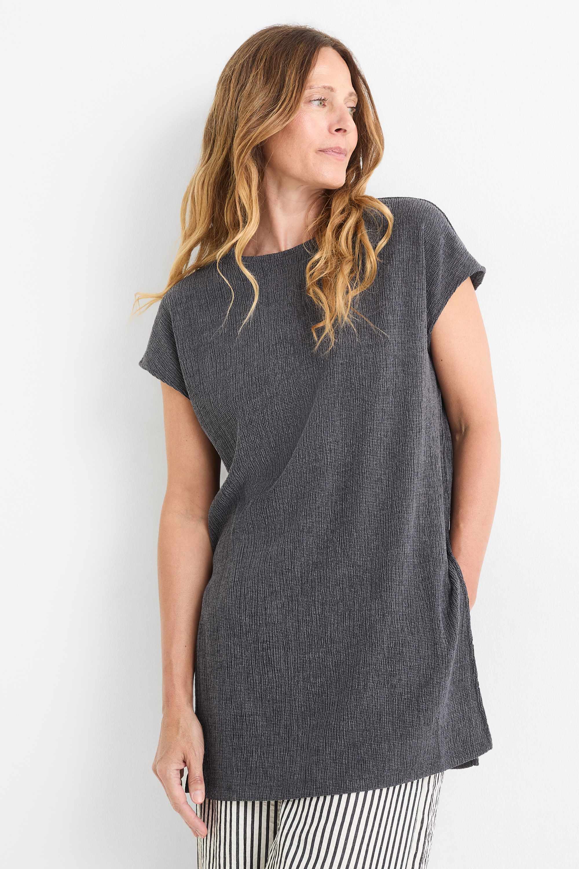 T-shirt - slim fit - textured dark gray