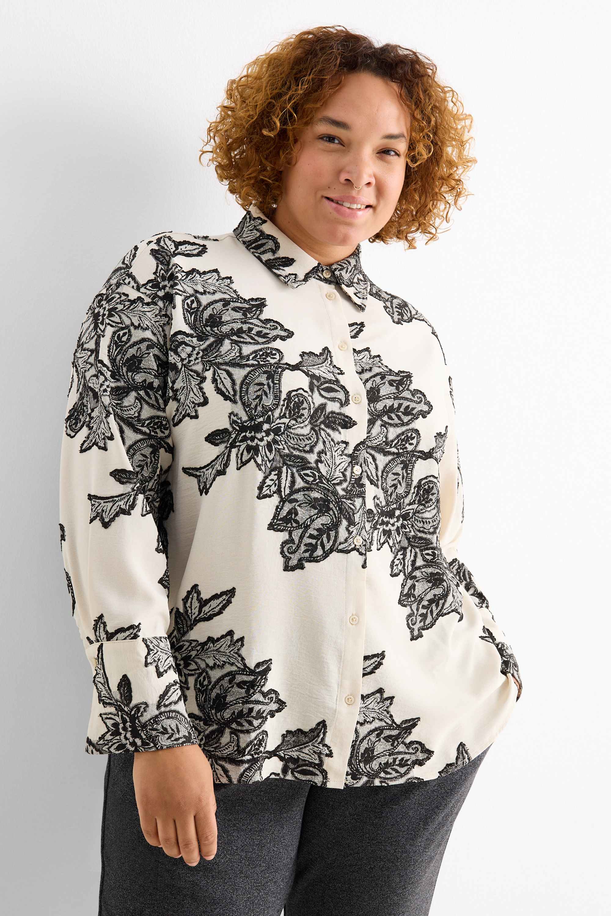 Blouse - floral - textured black / beige