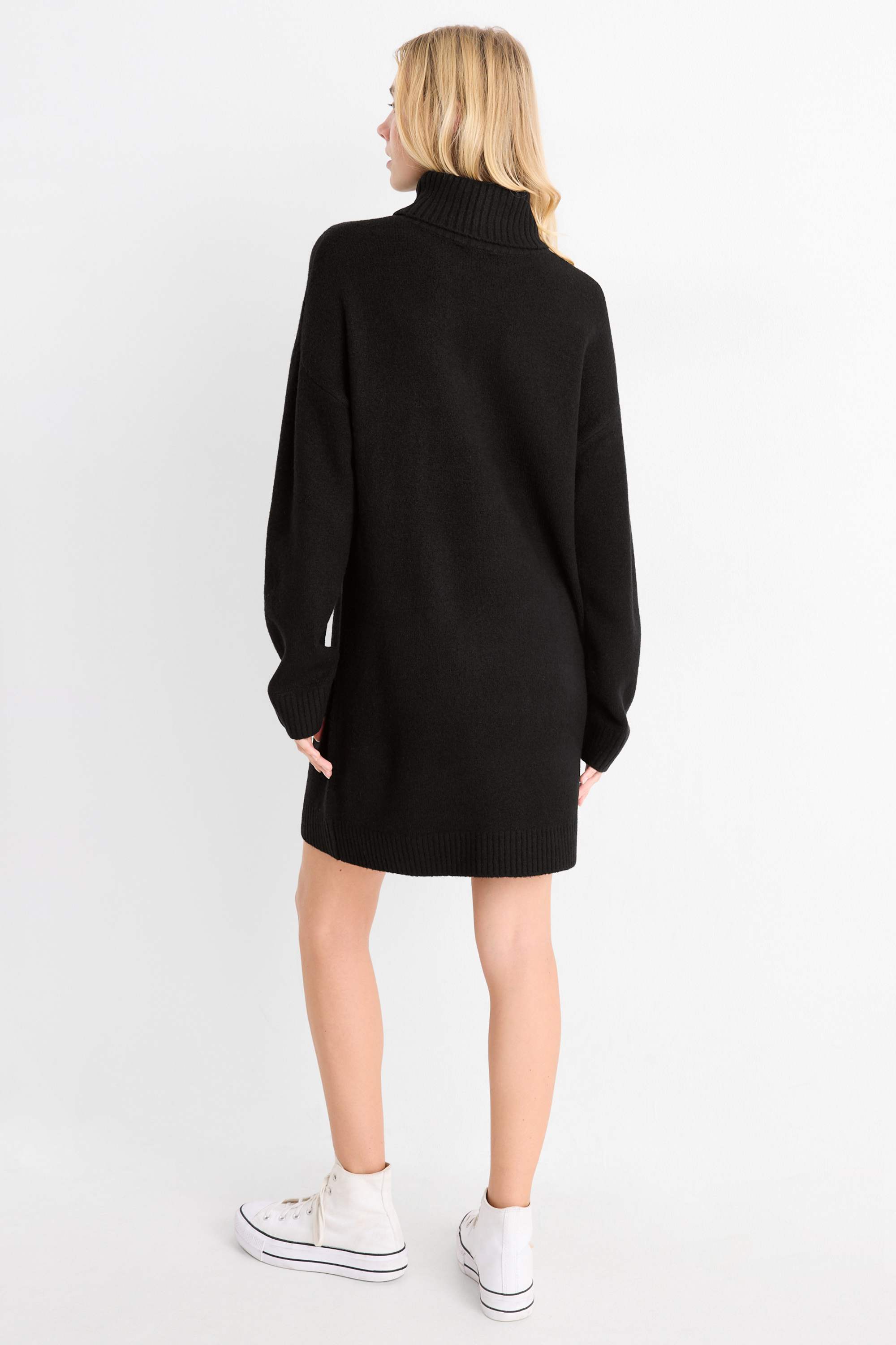 Knitted dress black