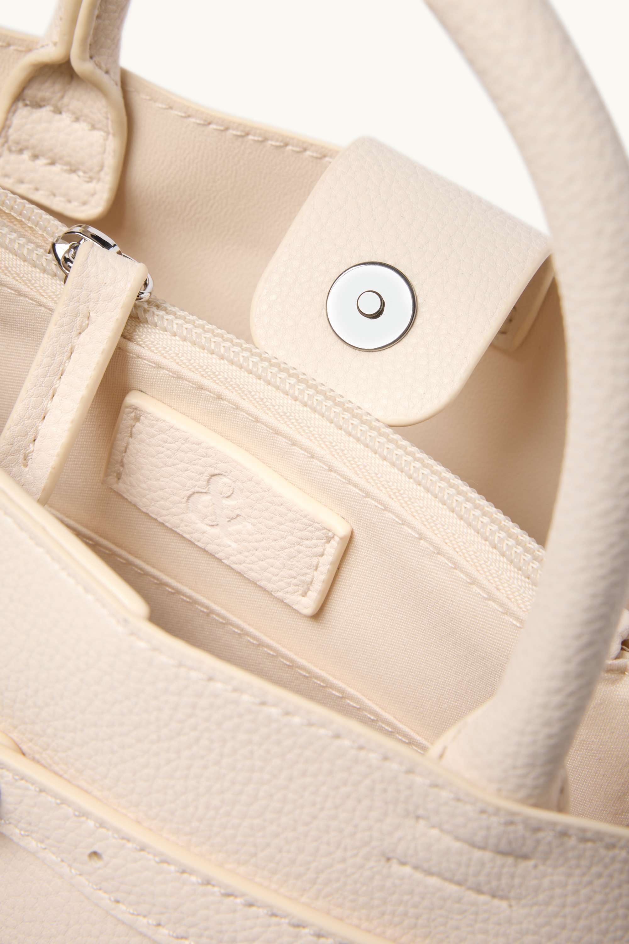 Small shopper with detachable bag strap - faux leather light beige