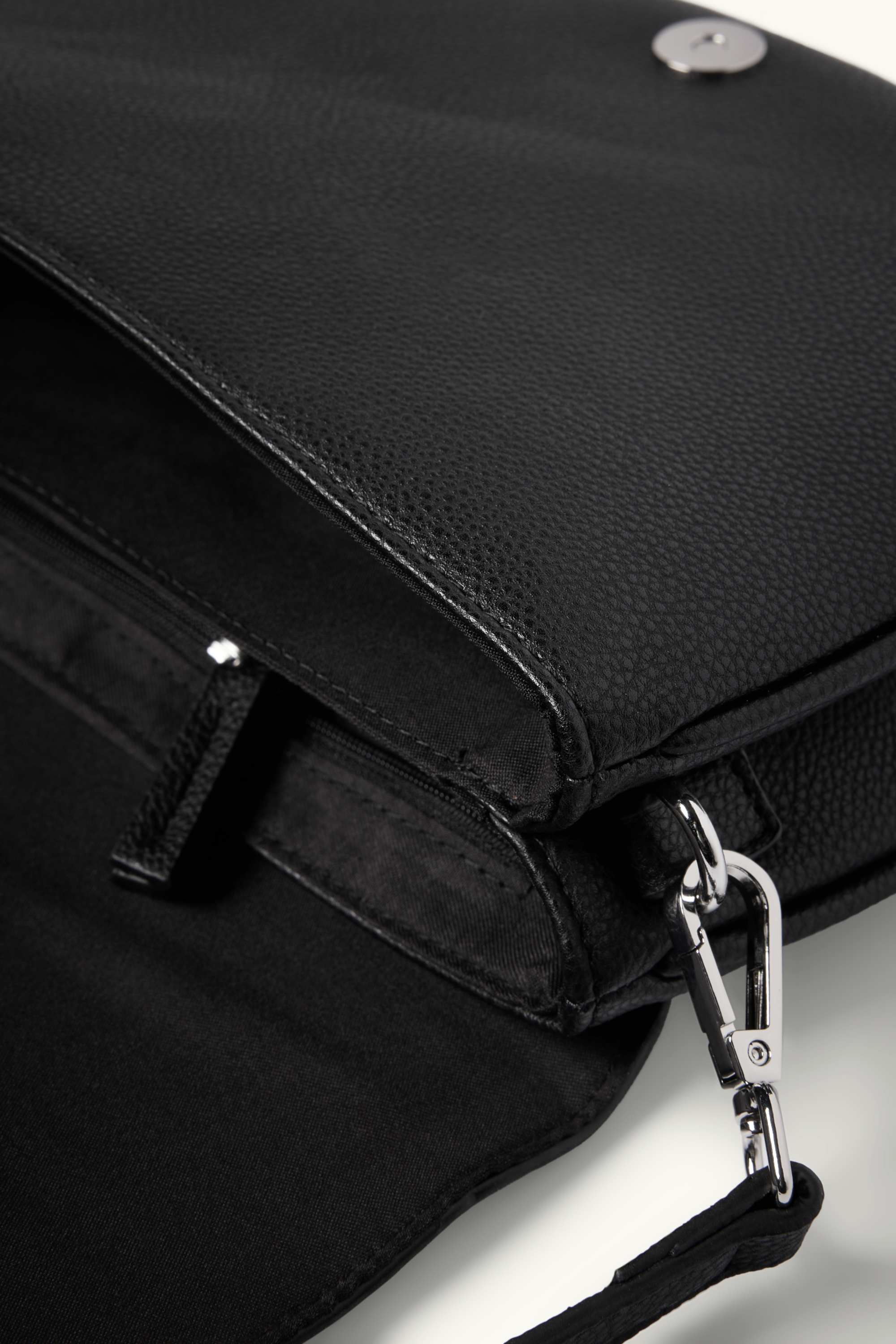 Crossbody bag with detachable bag strap - faux leather black