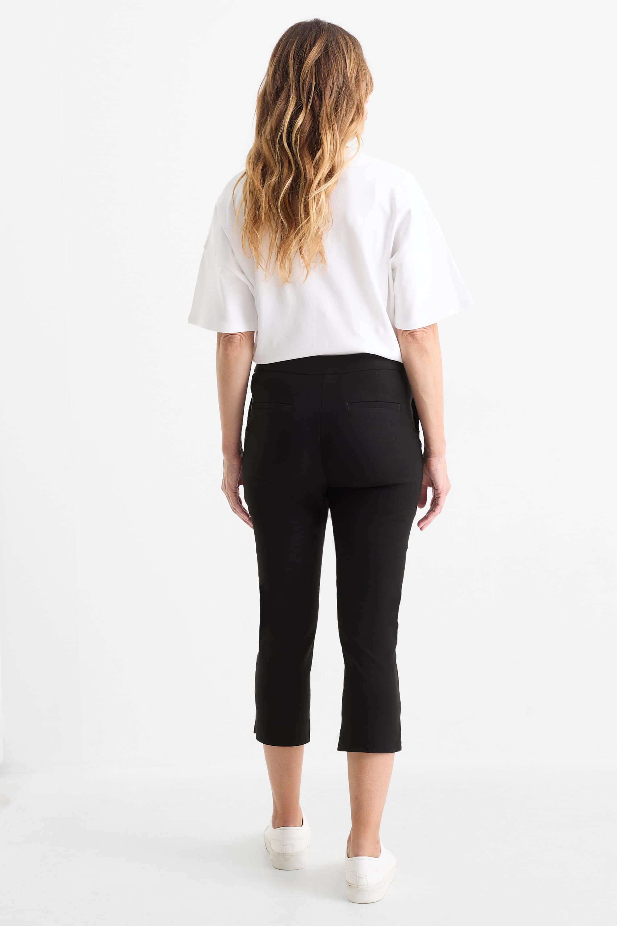 Capri trousers - mid-rise waist - slim fit black