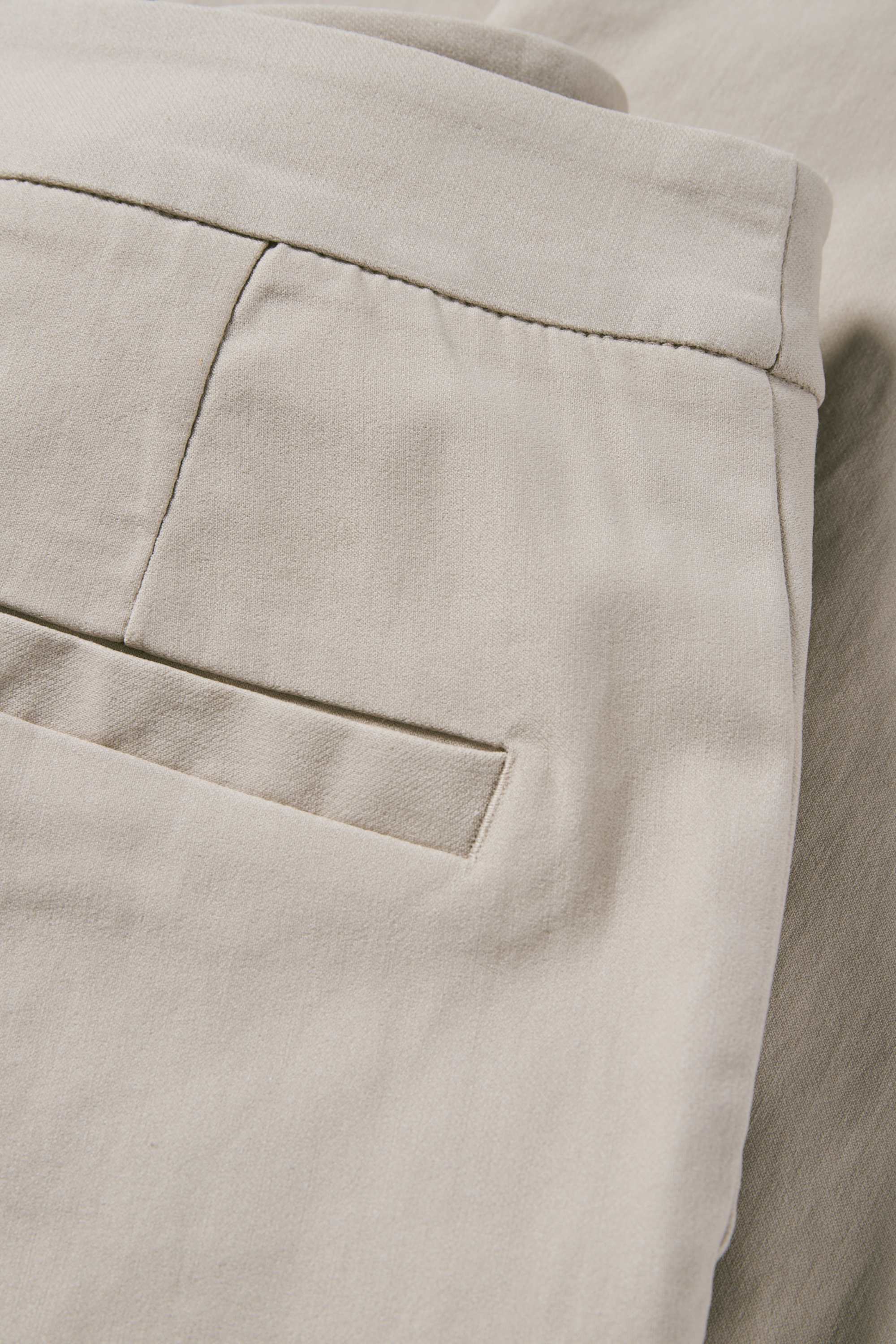 Capri trousers - mid-rise waist - slim fit beige