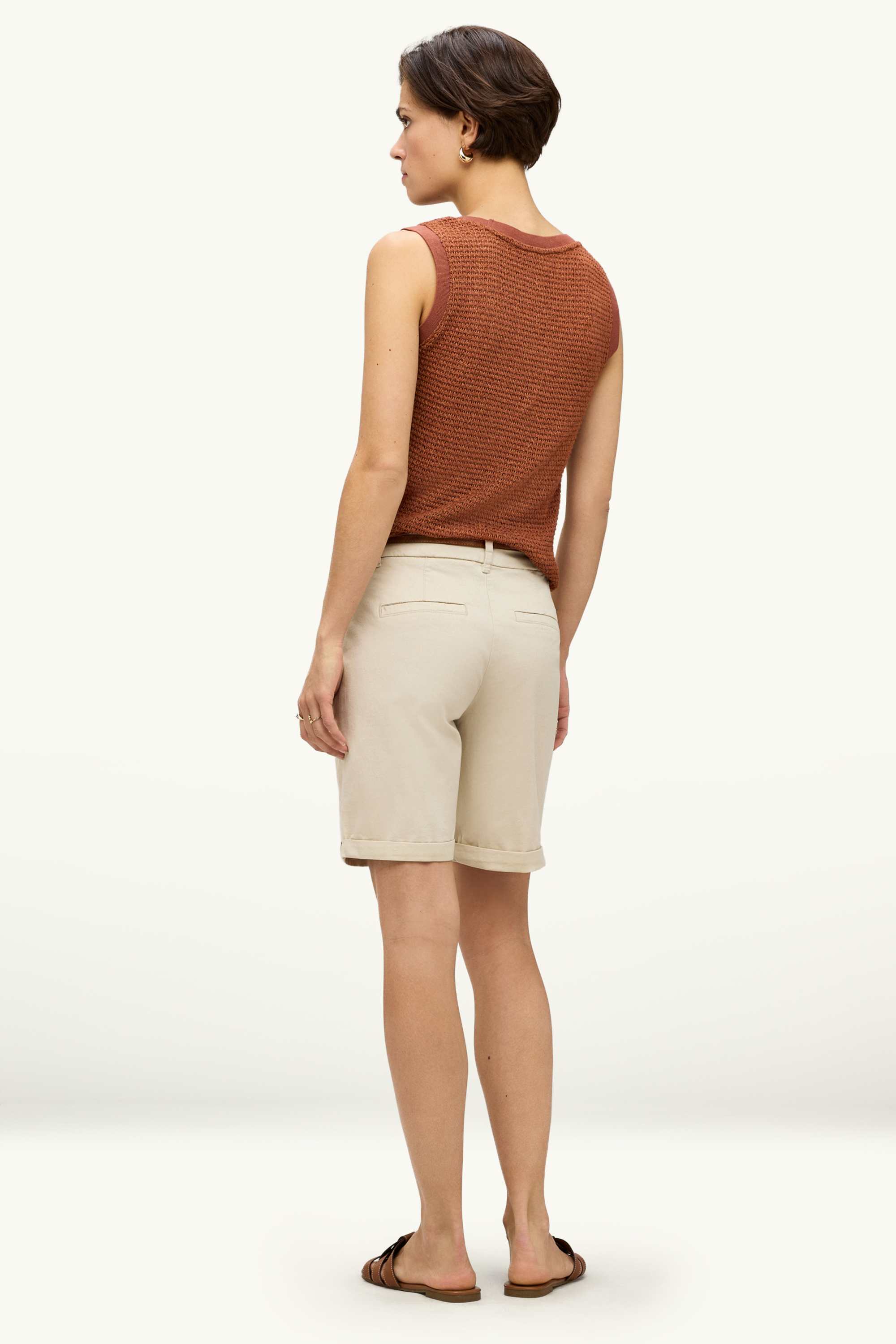 Bermuda shorts with belt - mid-rise waist beige