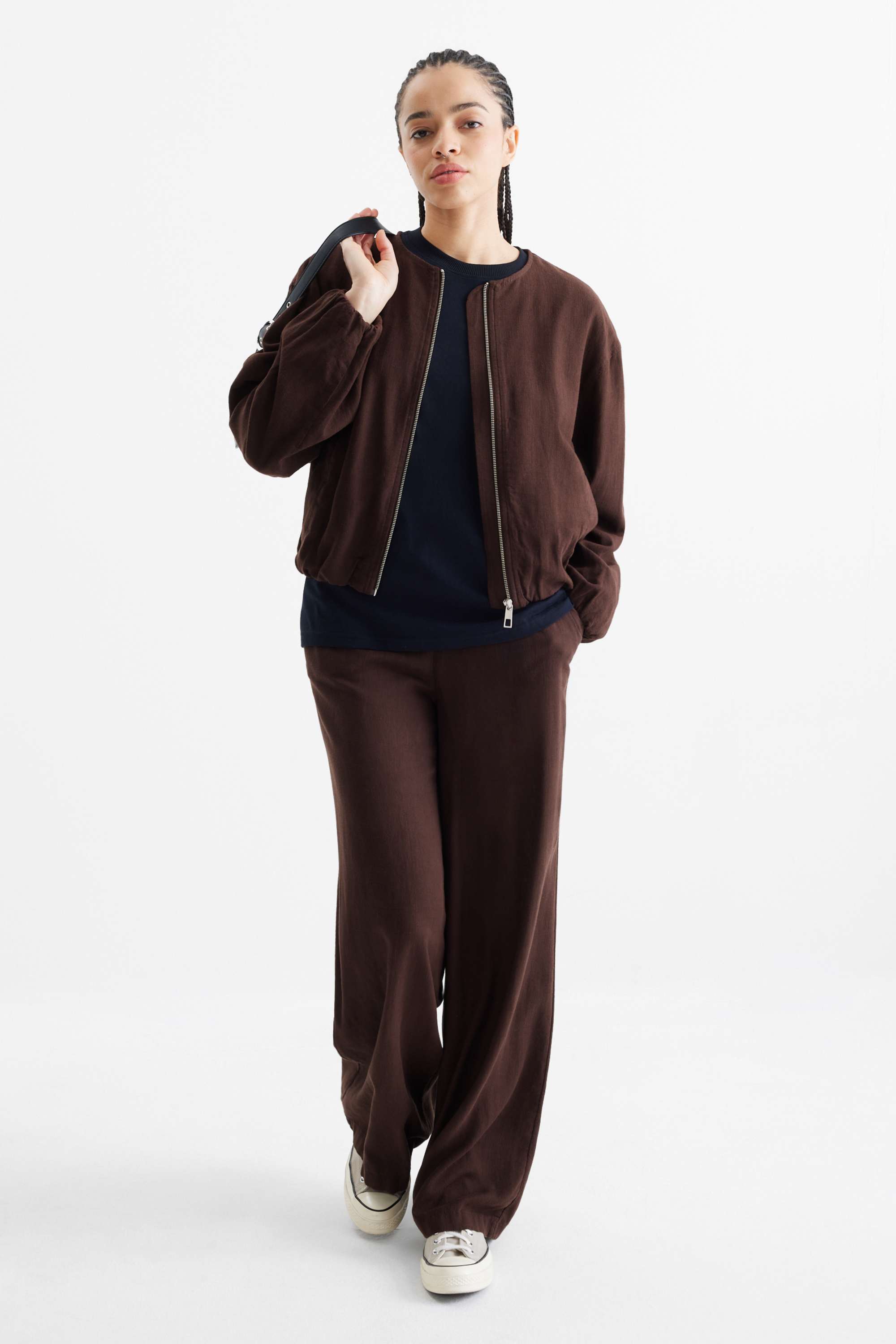 Cloth trousers with linen content - mid-rise waist - loose fit dark brown