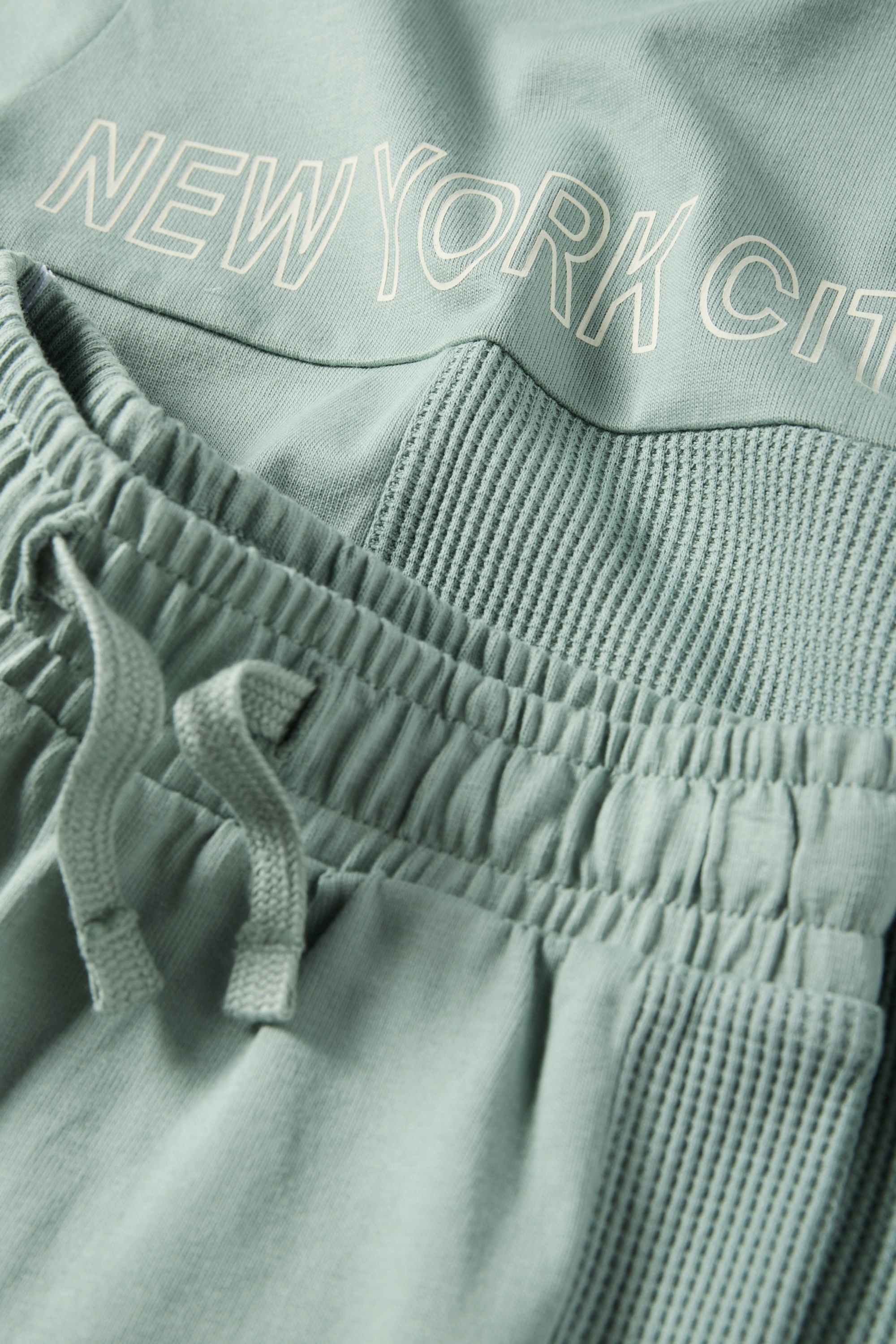 New York - set - short sleeve T-shirt and shorts - 2 piece green