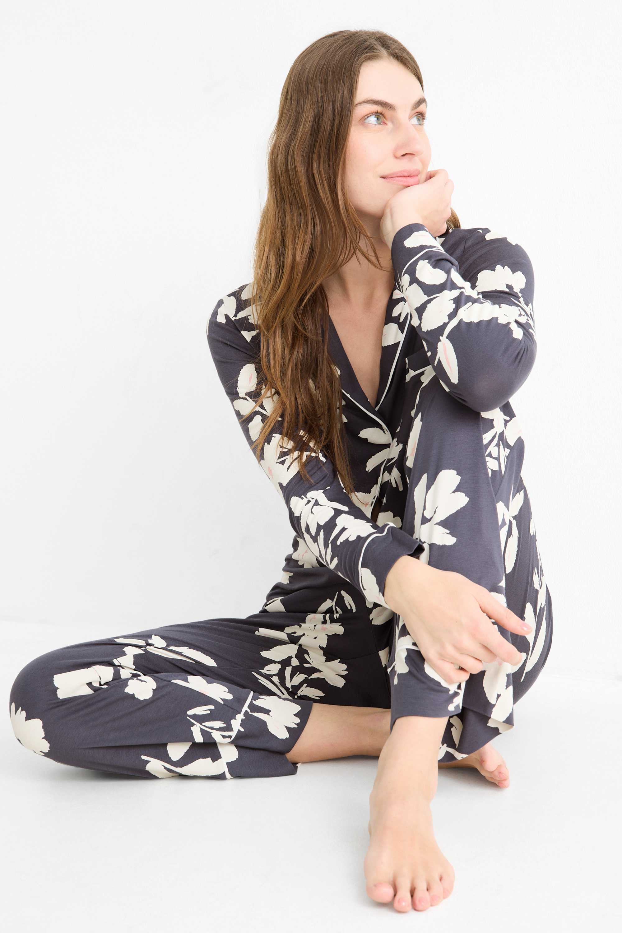Viscose pyjamas - floral dark blue / creme white