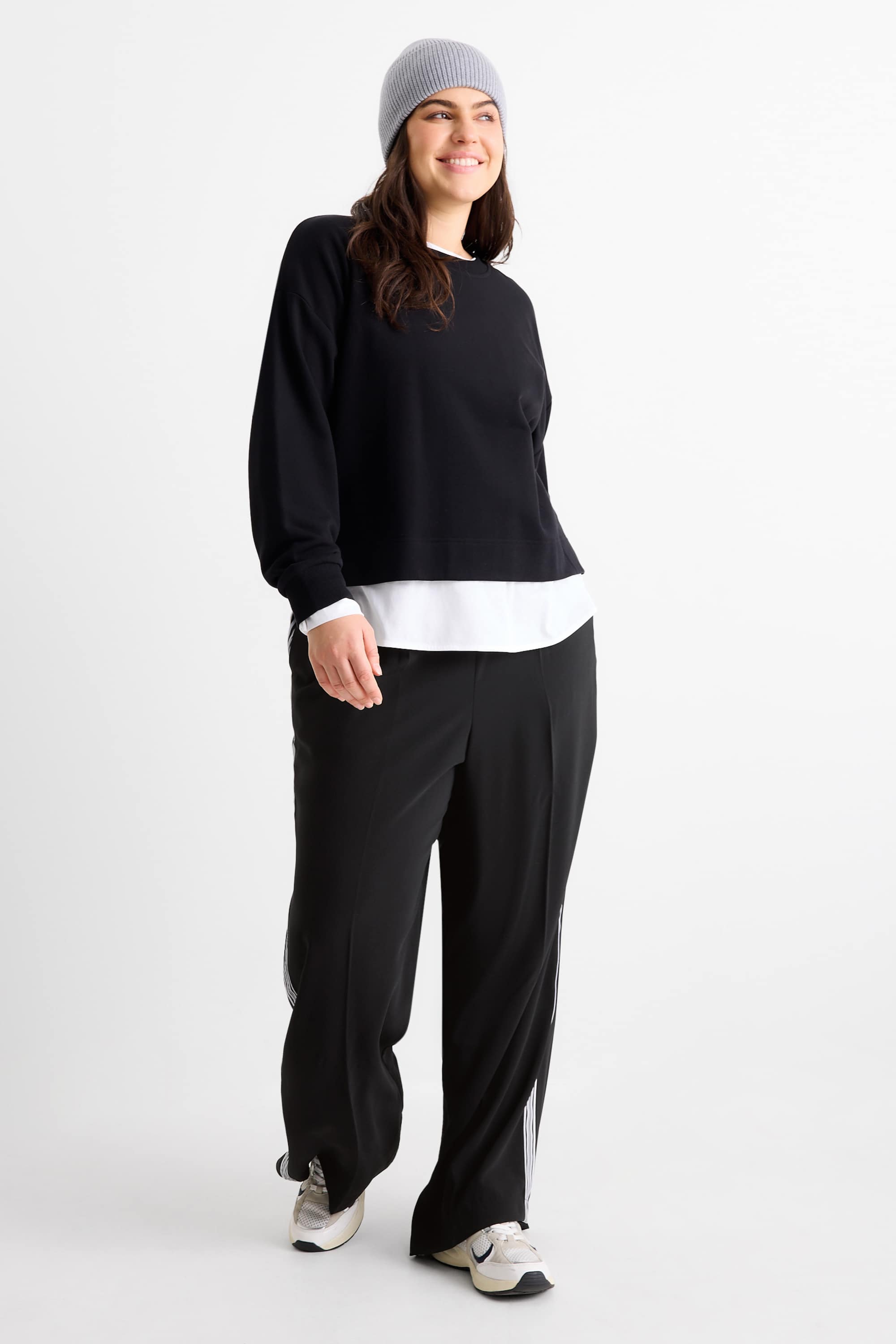 Cloth trousers - mid-rise waist - wide leg black