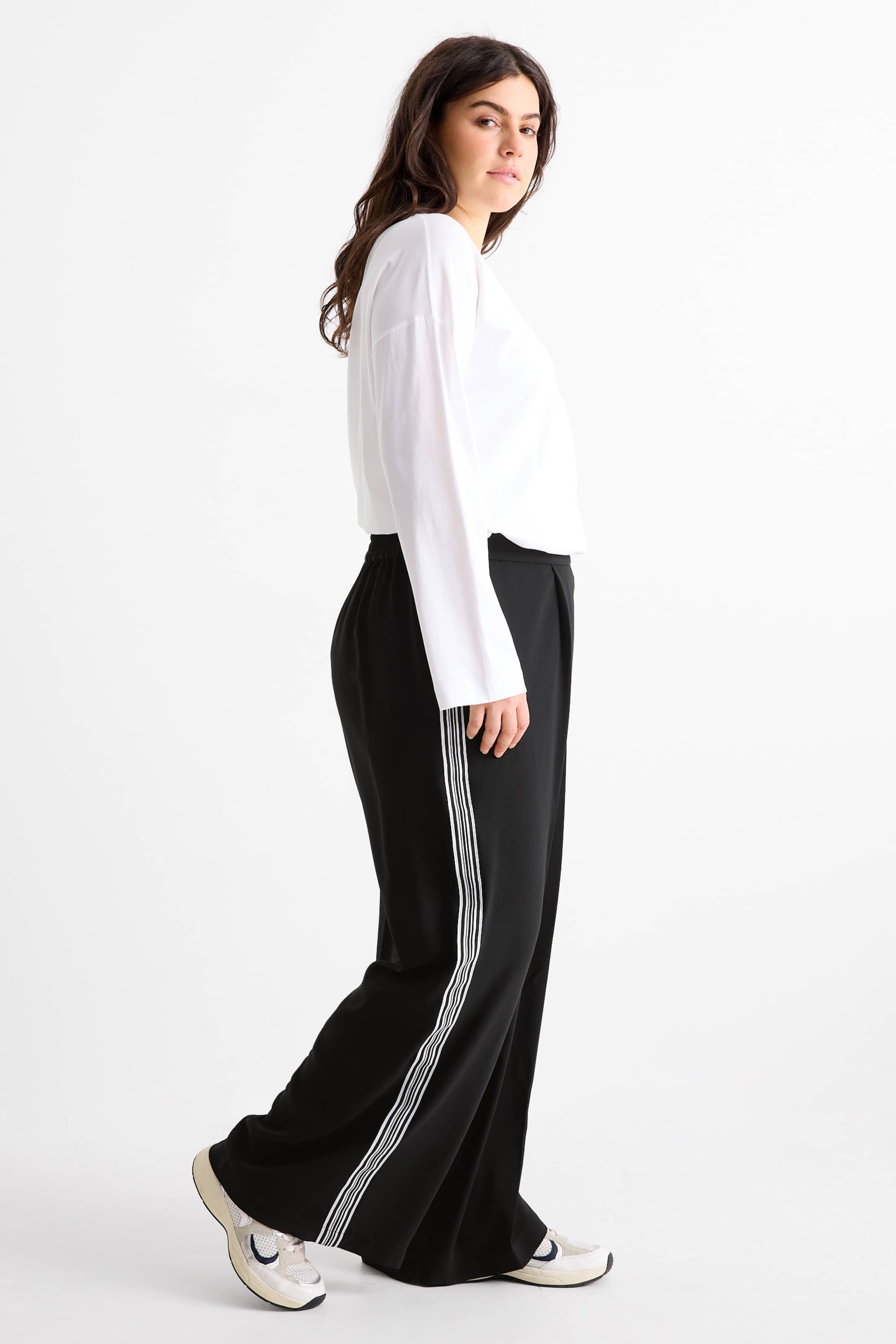 Cloth trousers - mid-rise waist - wide leg black