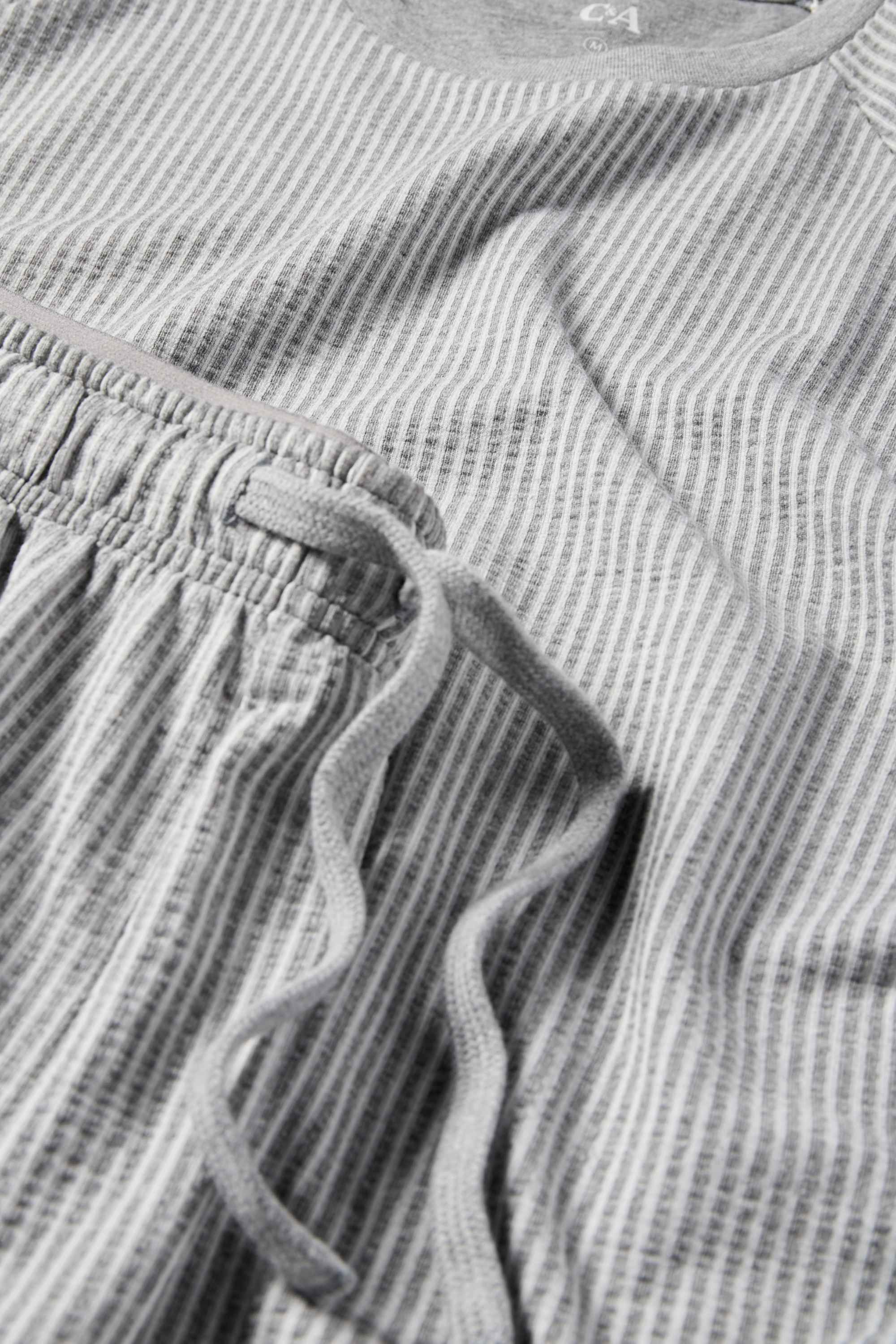 Short pyjamas - striped gray