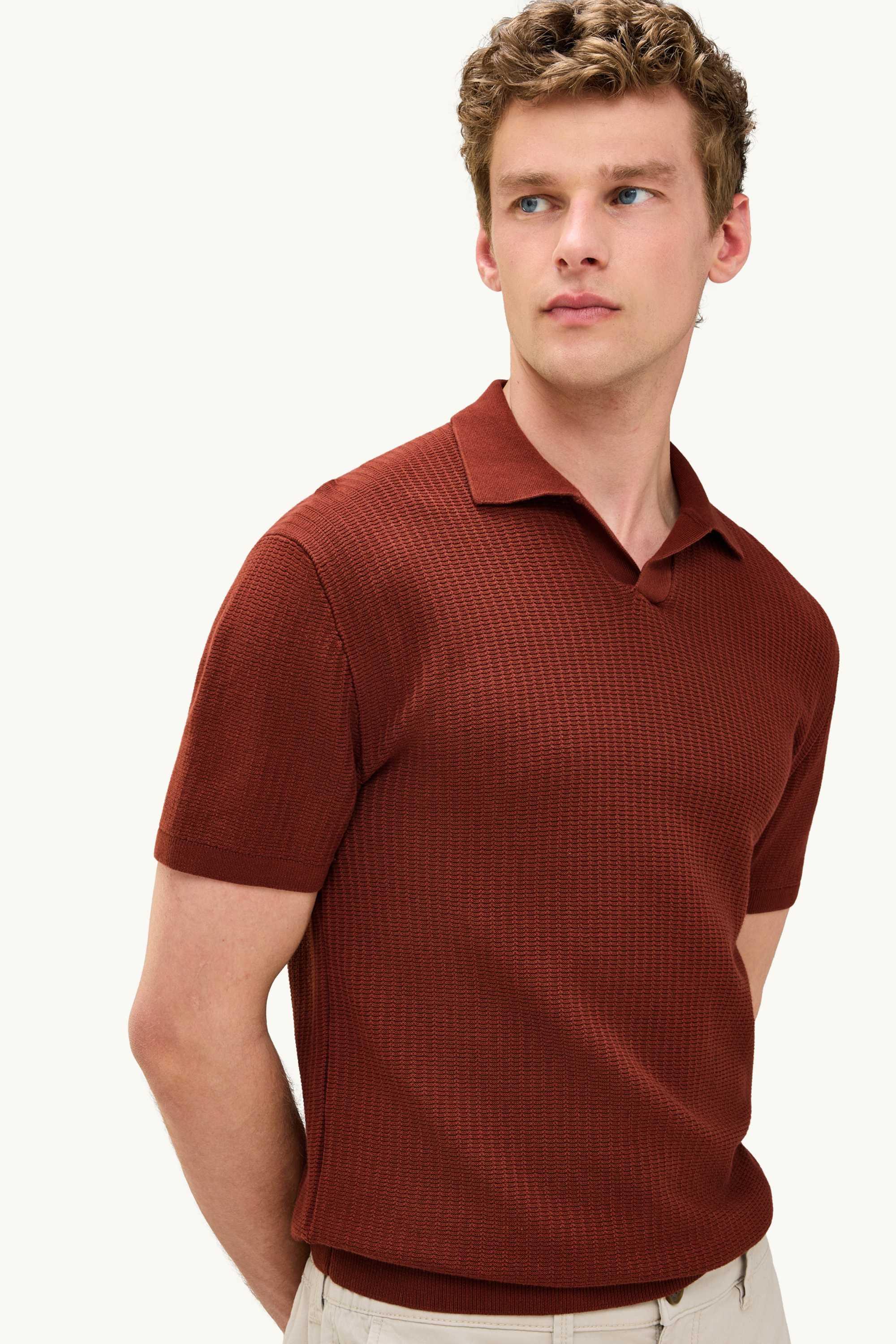 Knitted polo shirt - relaxed fit - textured brown