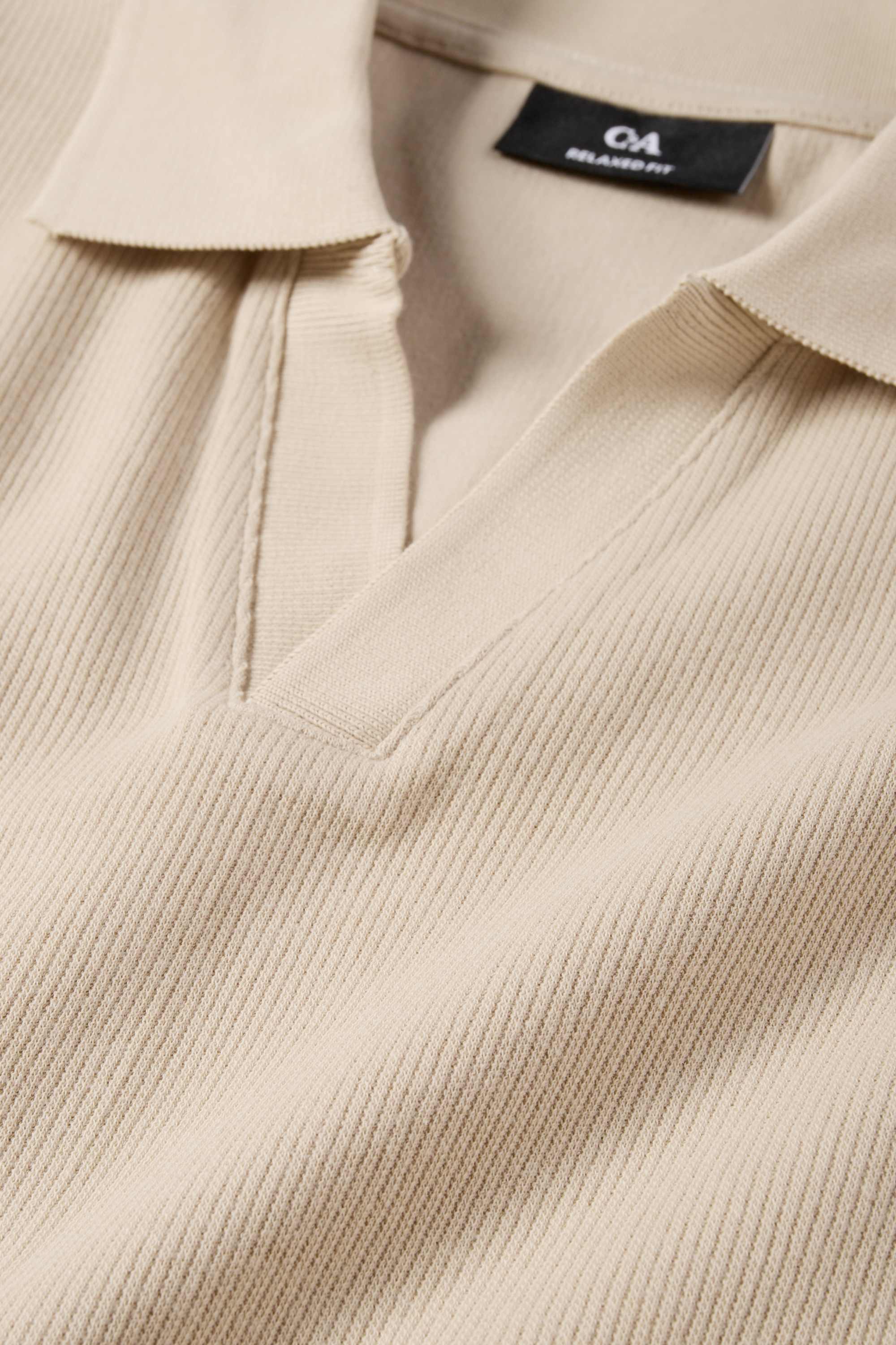 Knitted polo shirt - relaxed fit - ribbed beige