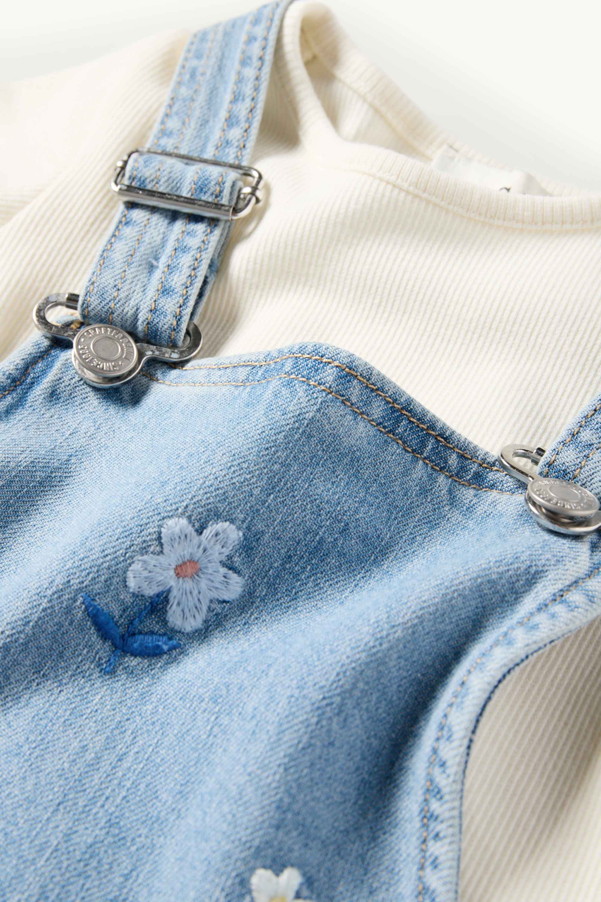 Floral - set - short sleeve T-shirt and denim pinafore dress - 2 piece blue / creme