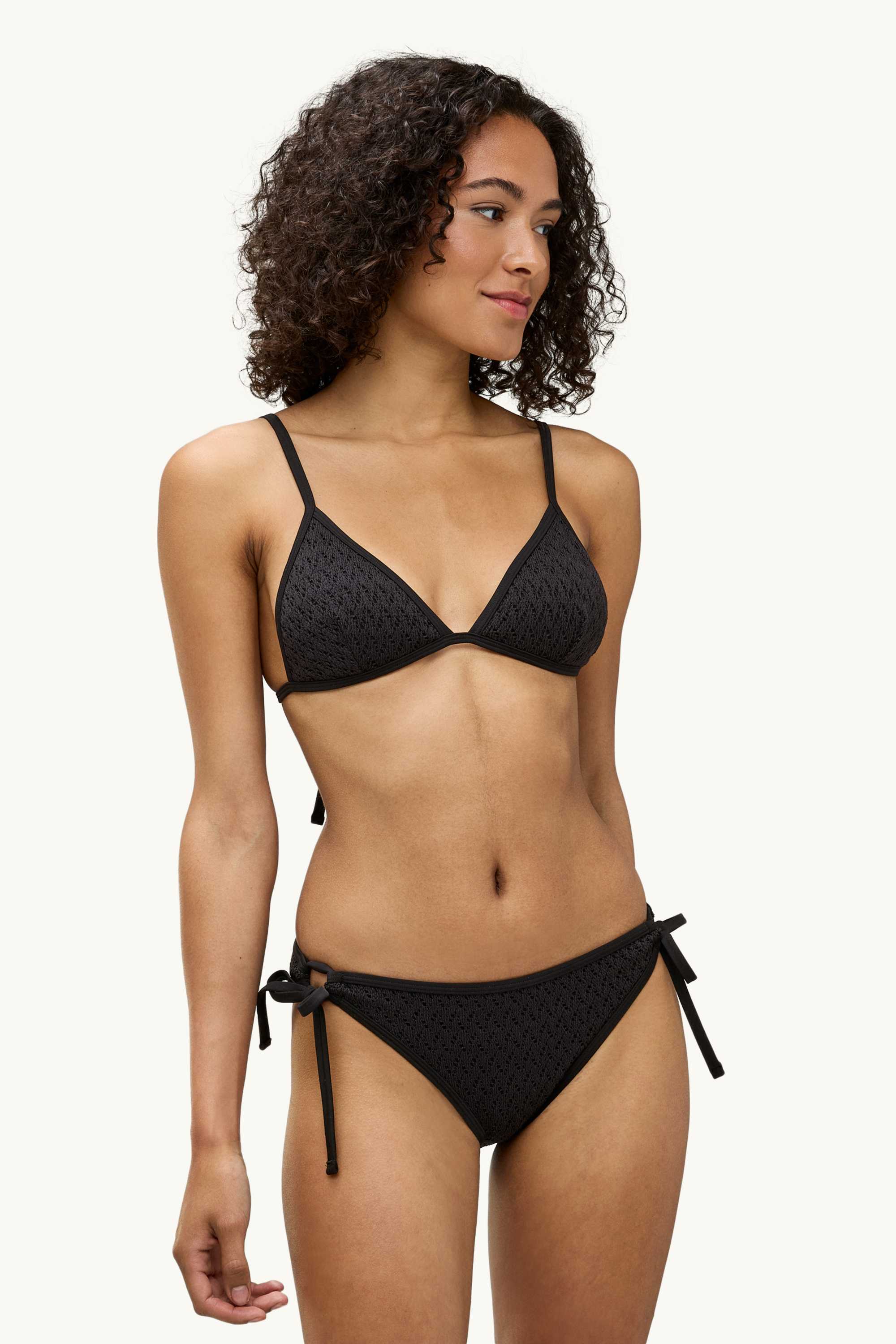 Bikini bottoms - mid-rise waist - LYCRA® XTRA LIFE™ - textured black