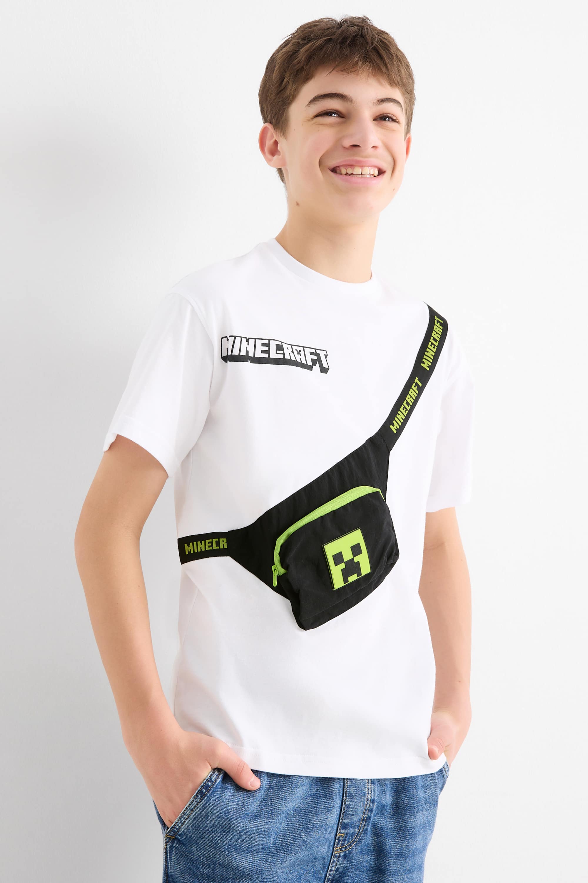 Minecraft - short sleeve T-shirt with appliquéd bag white / black