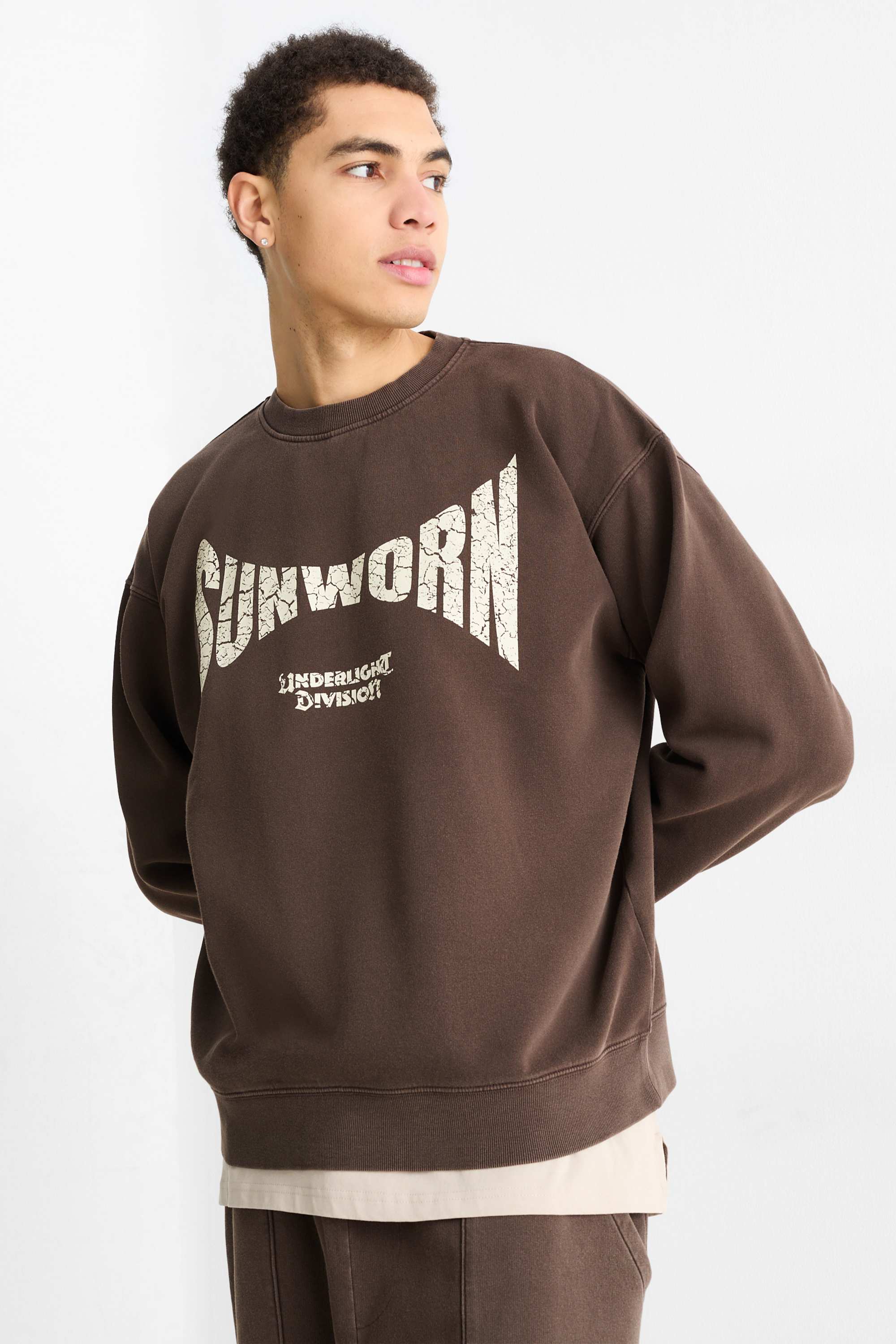 Oversized sweatshirt brown