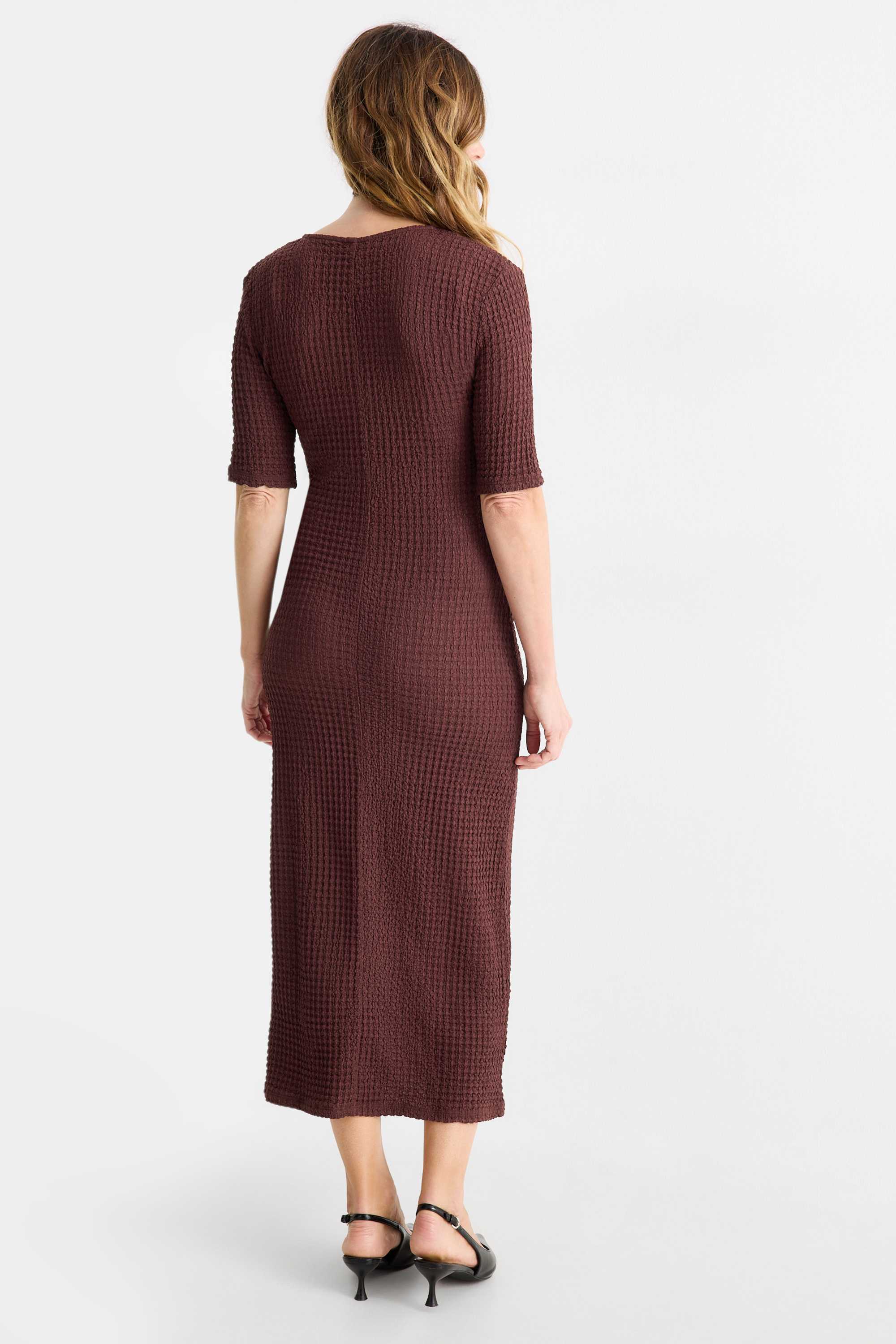V-neck dress - straight fit - textured bordeaux