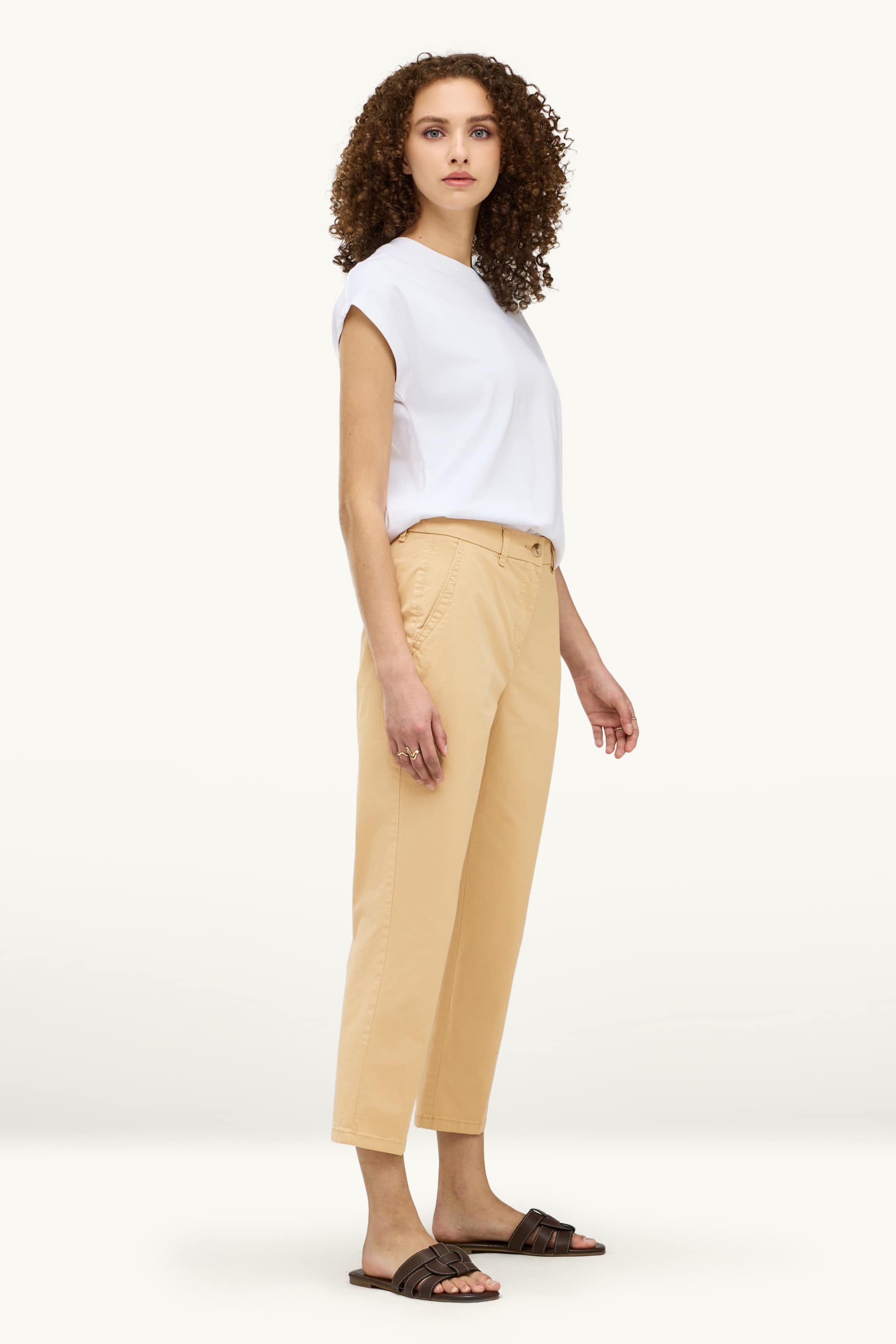 Cloth trousers - mid-rise waist - tapered fit beige