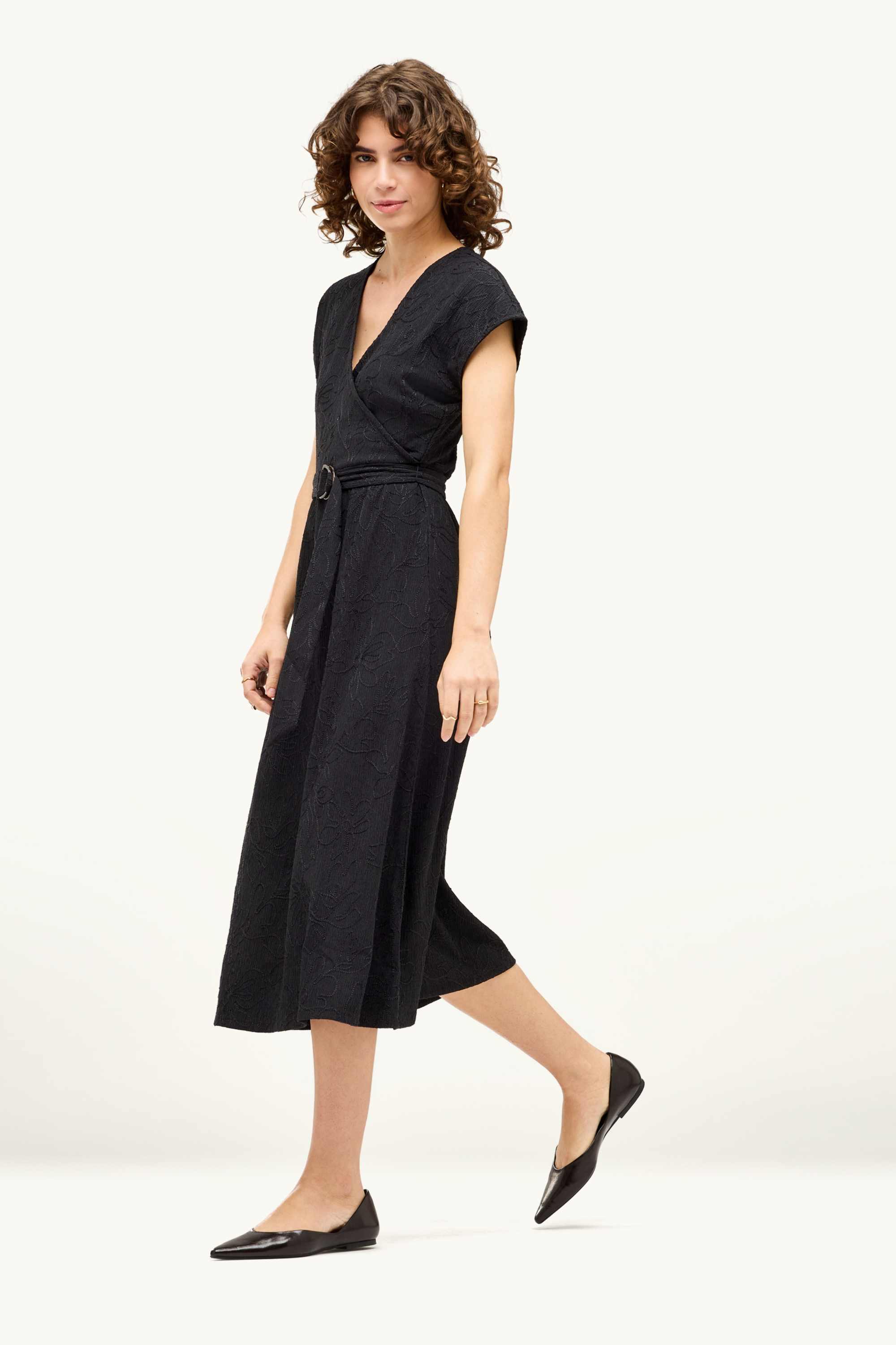 Fit & flare dress with belt - floral - textured black
