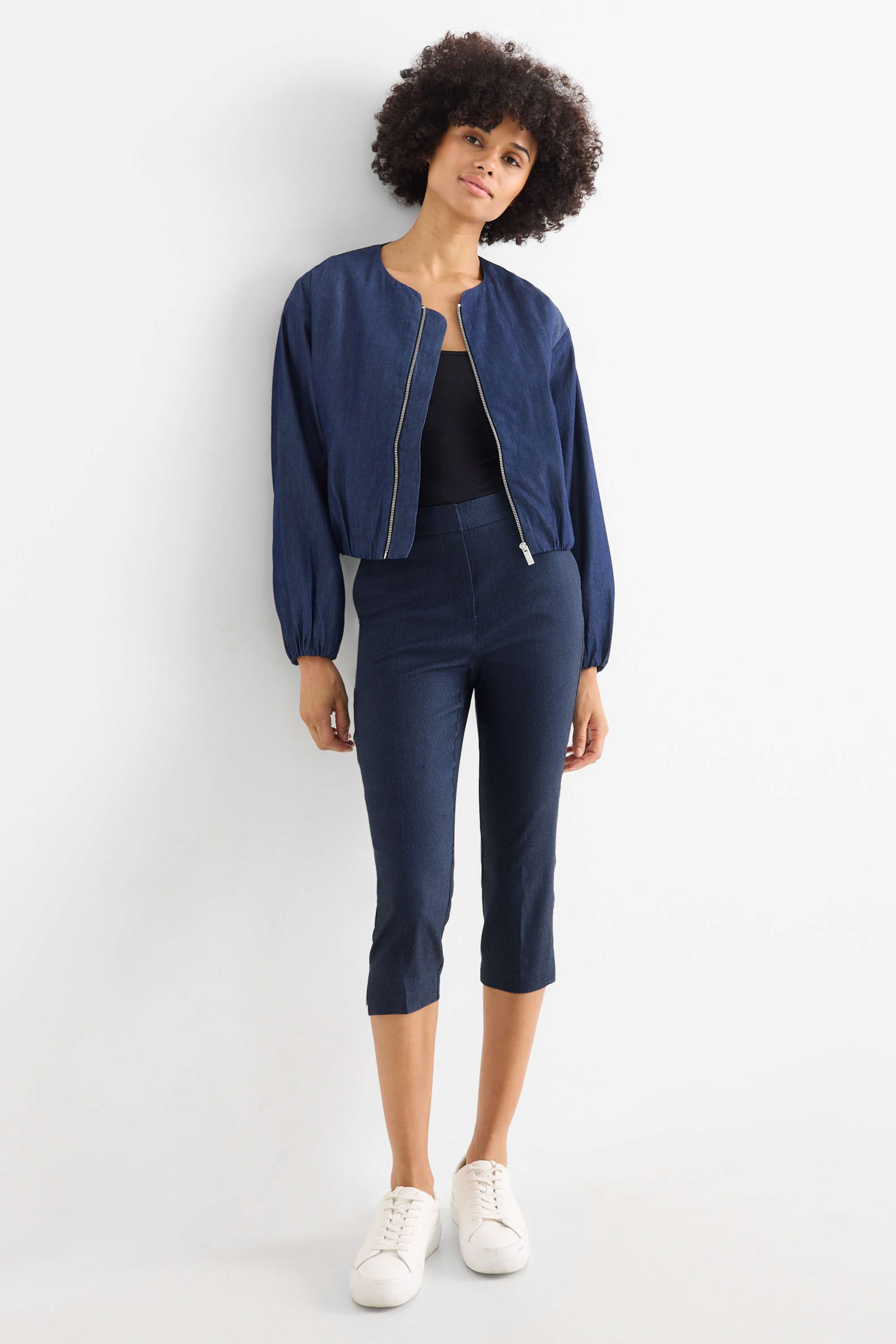 Capri trousers - mid-rise waist - slim fit dark blue