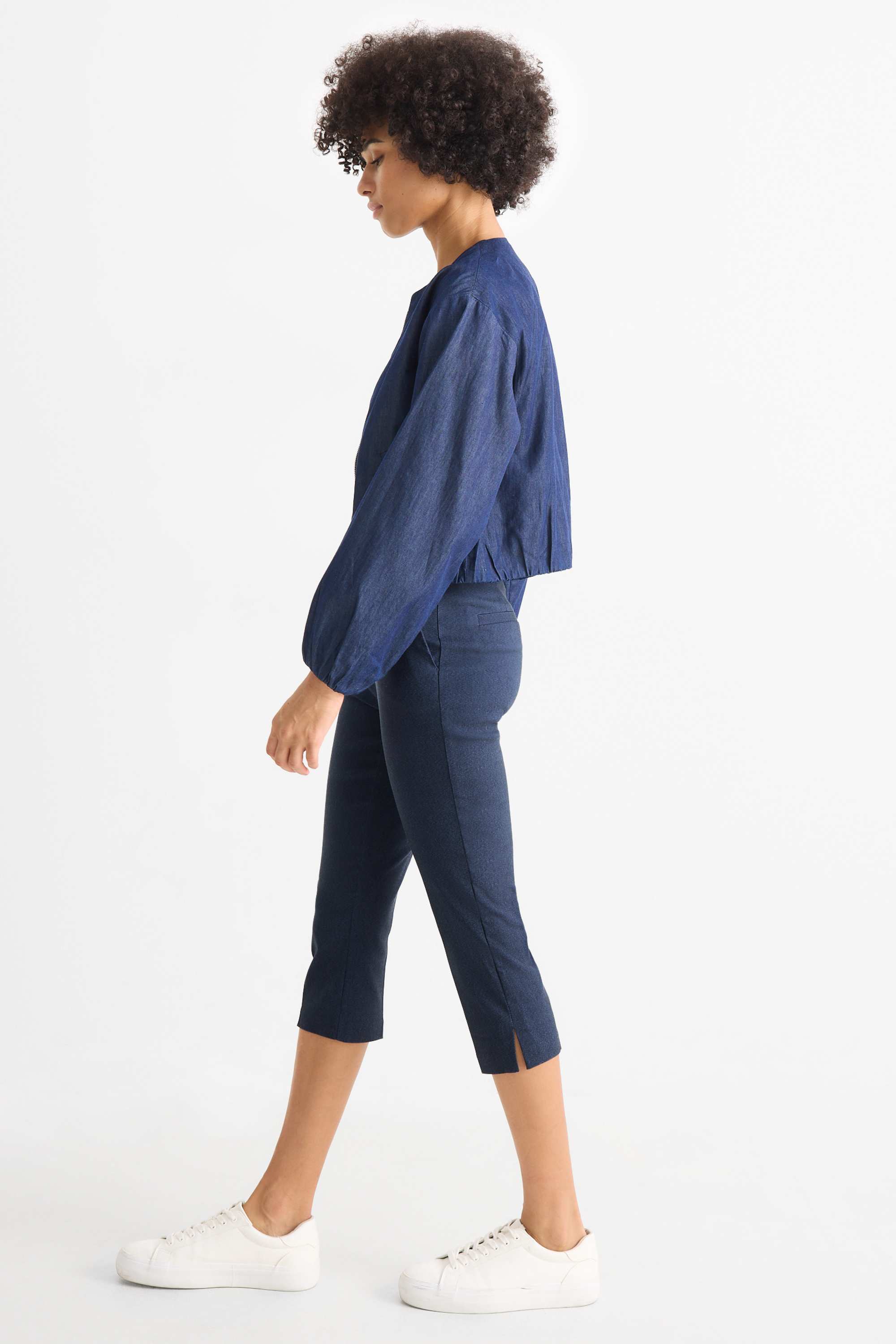 Capri trousers - mid-rise waist - slim fit dark blue