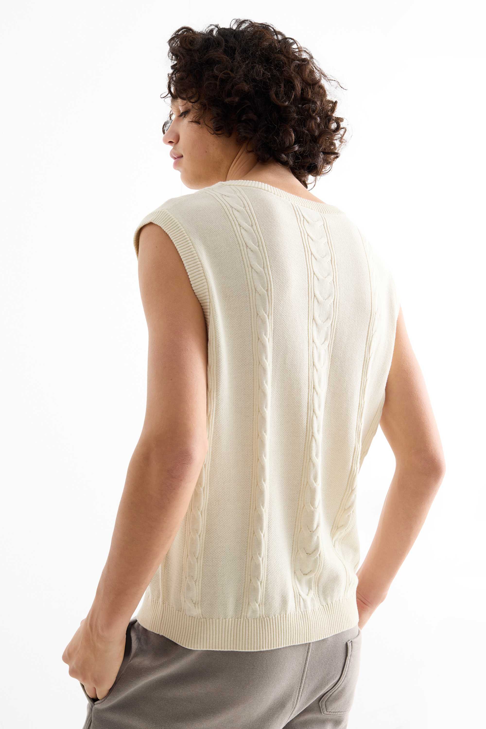 Slipover - cable knit pattern light beige